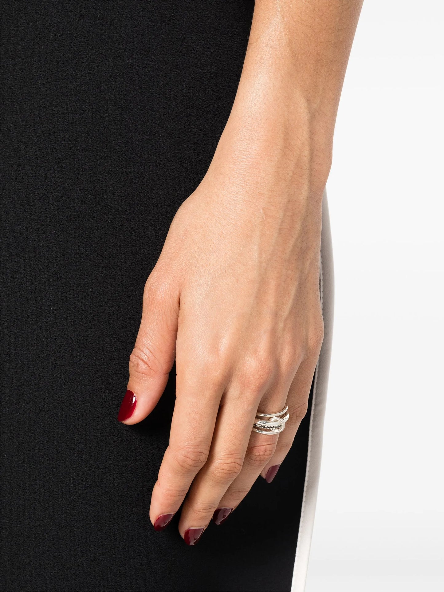 Erato Noir four-linked ring