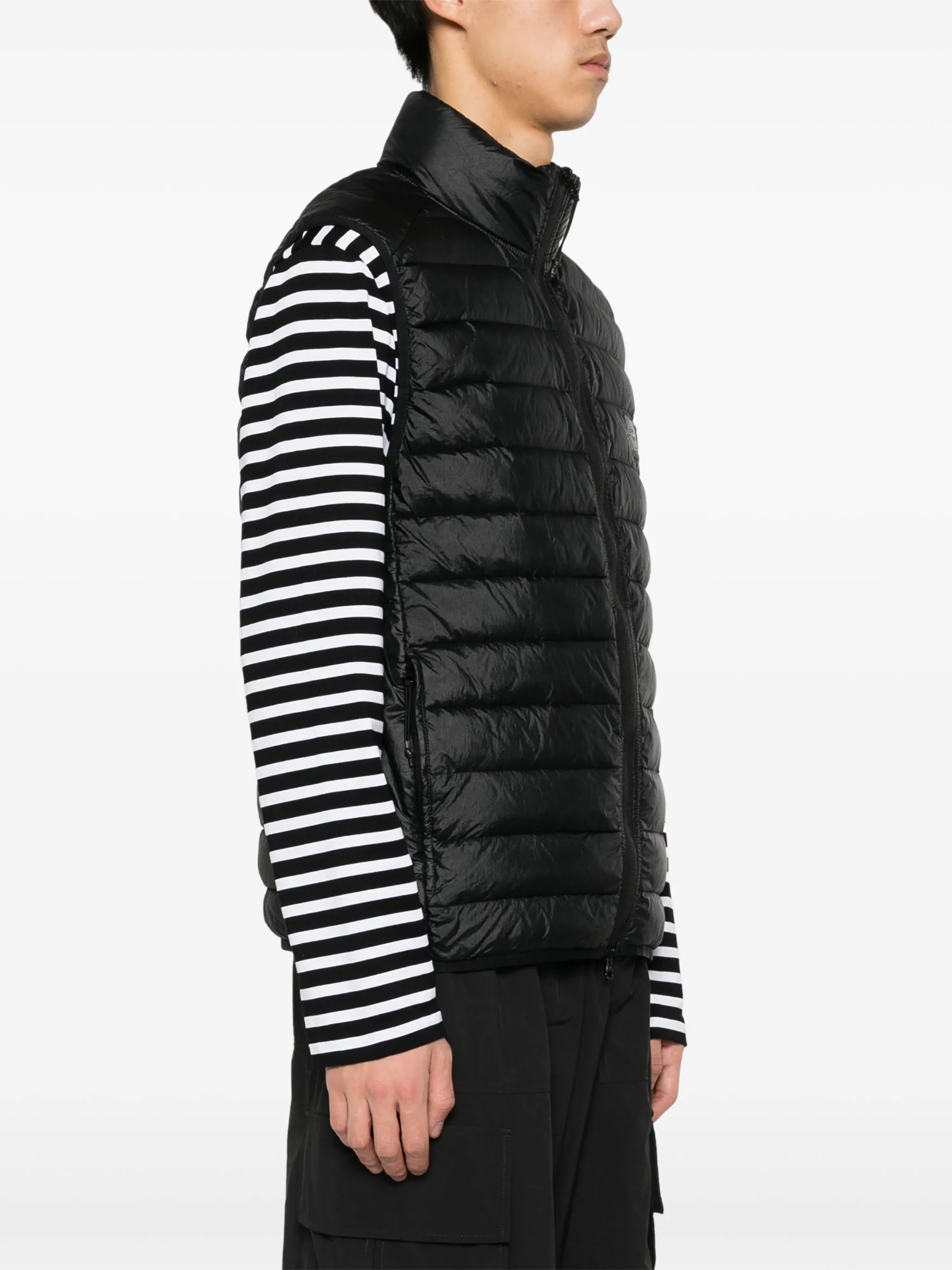 Compass-appliqué gilet