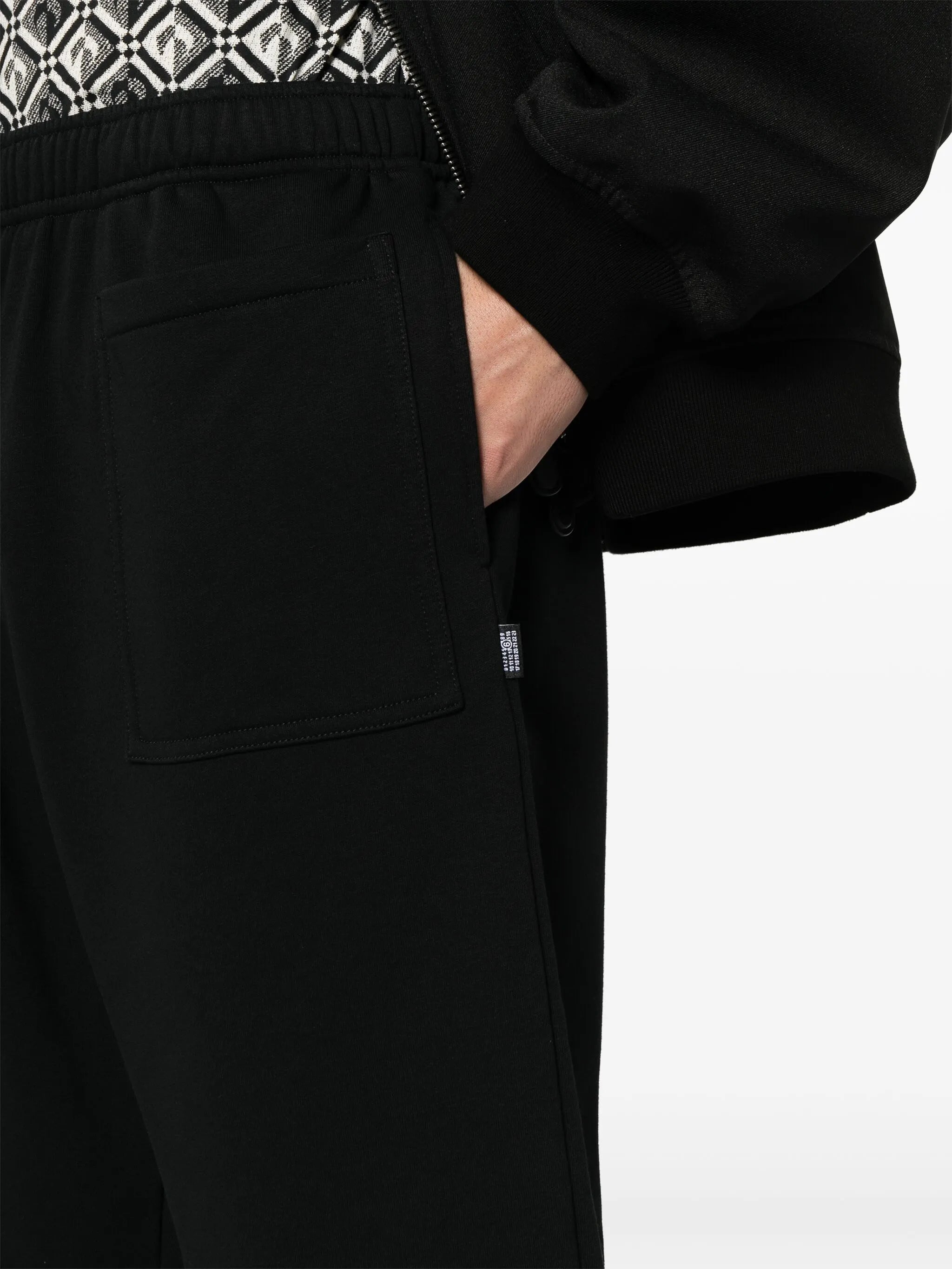 drawstring-fastening shorts