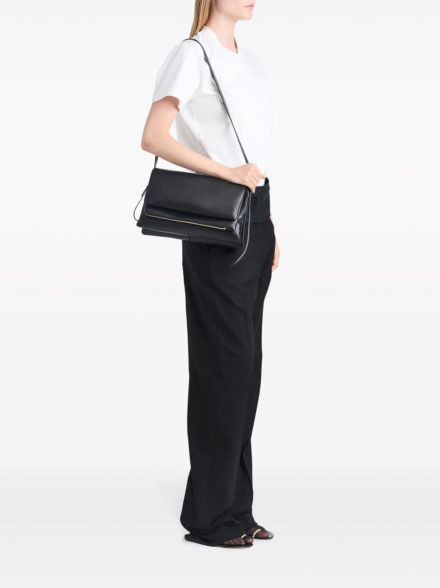 City leather shoulder bag