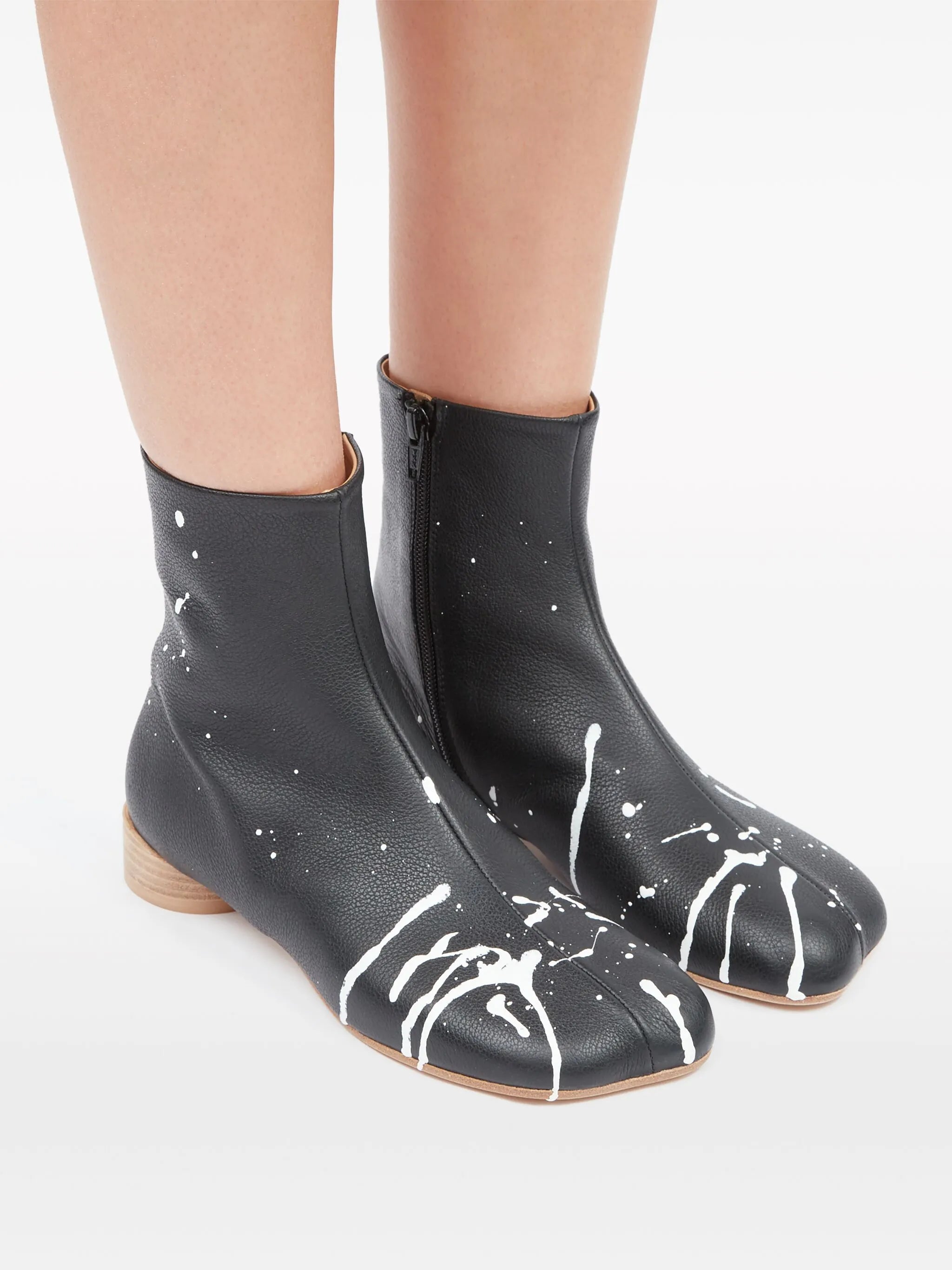 Anatomic leather ankle boots