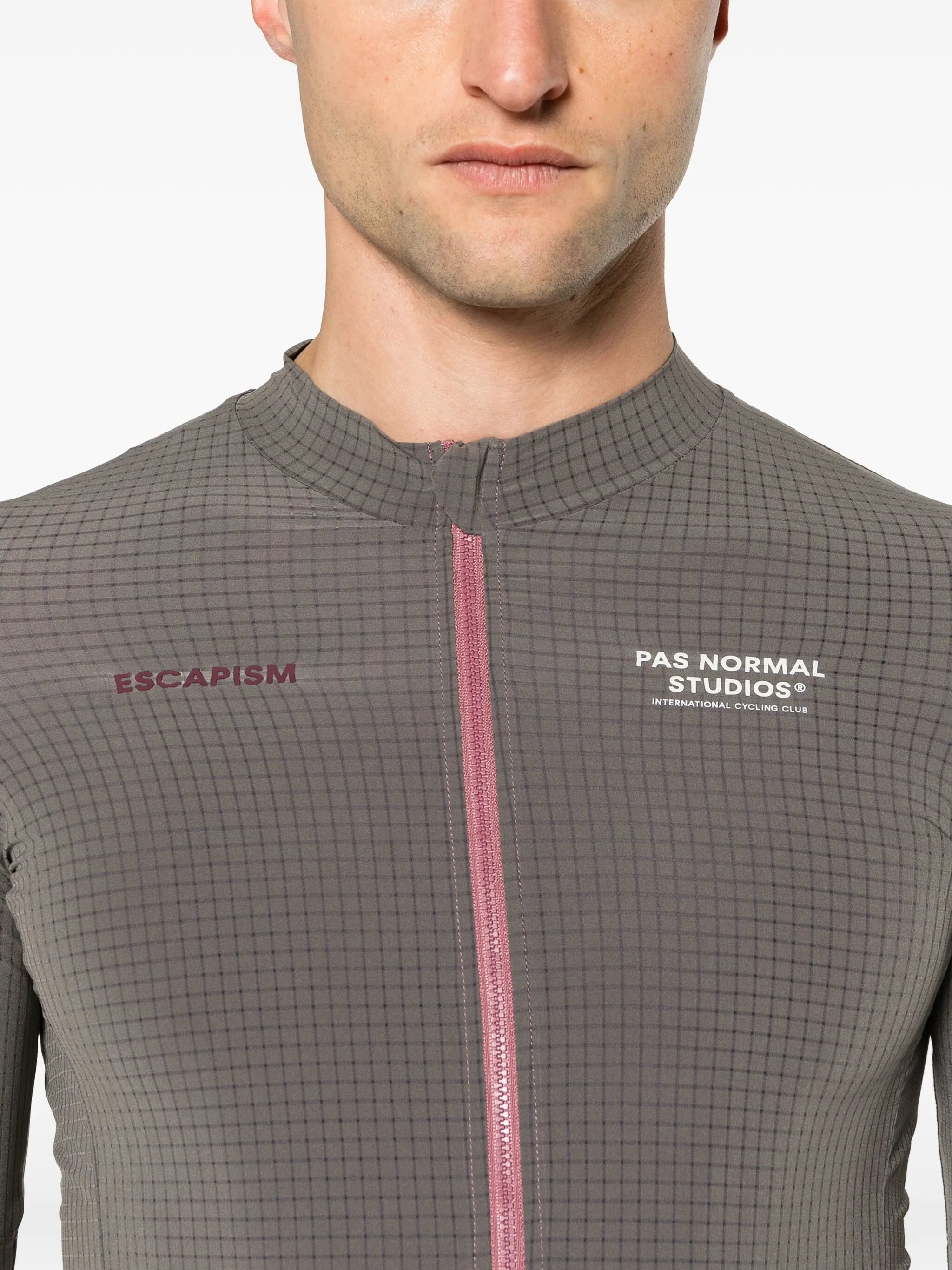 Escapism lightweight performance top