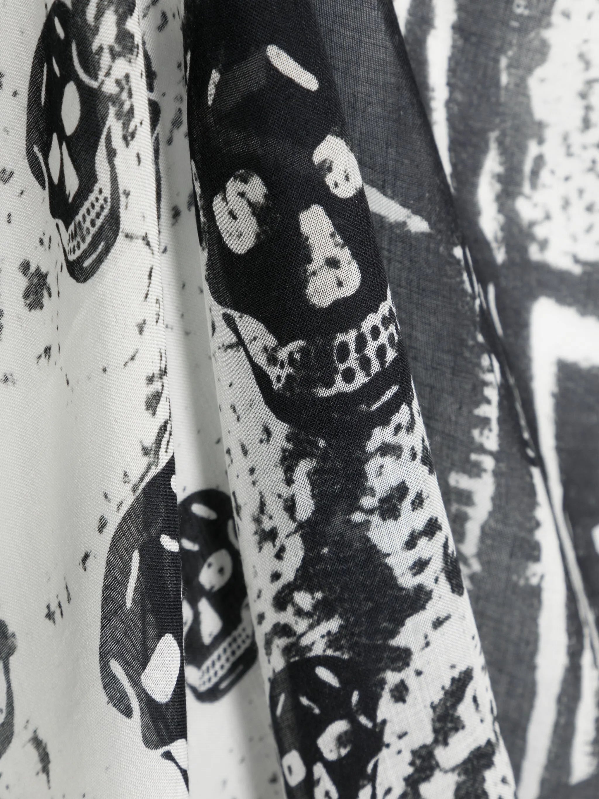 skull-print frayed scarf