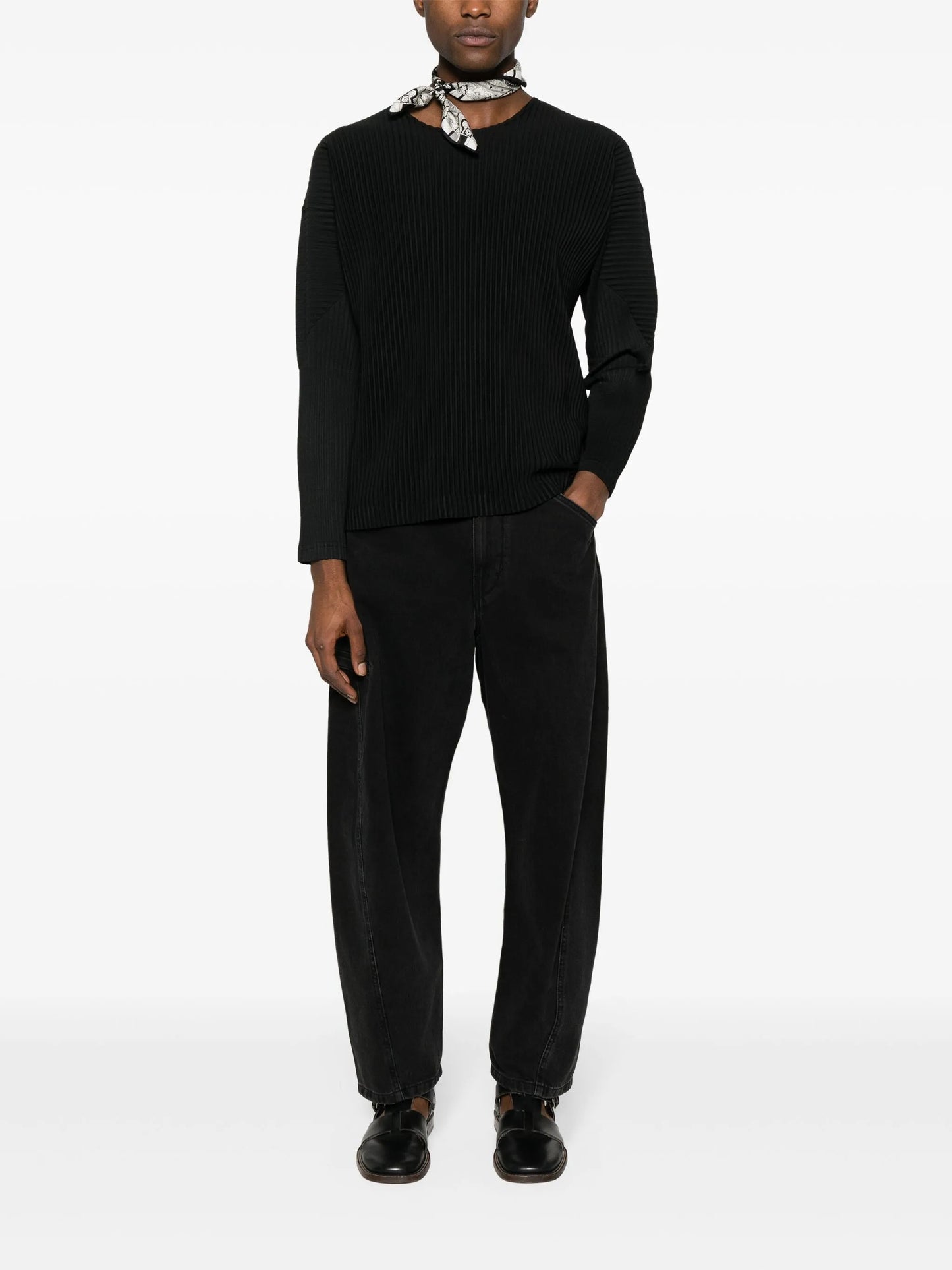 mid-rise tapered jeans