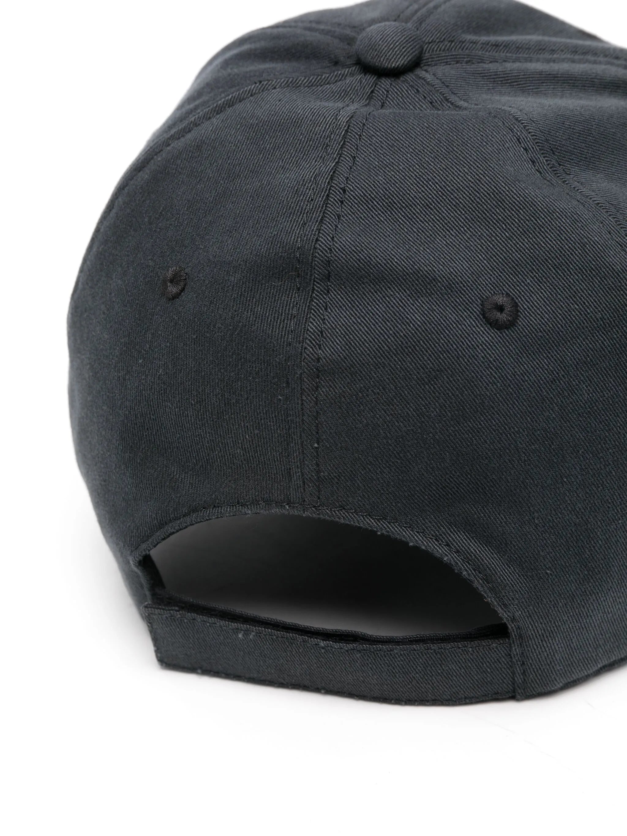 4G-embossed cap