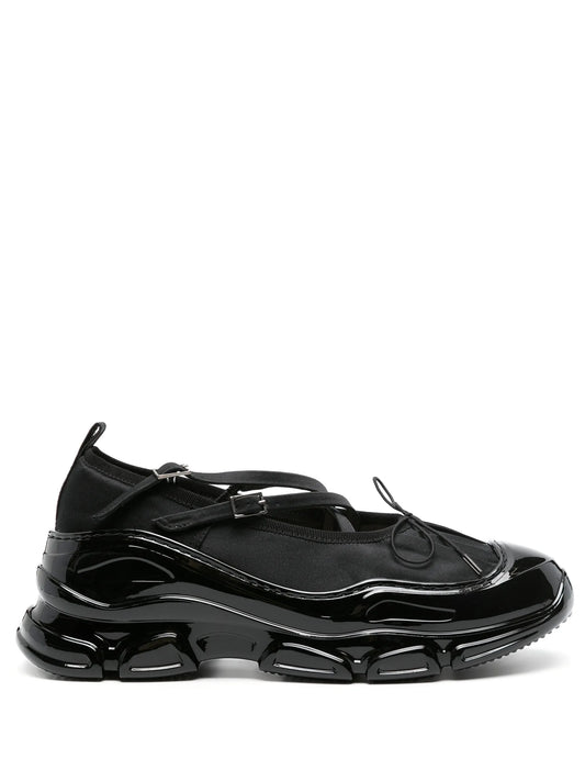 Criss-Cross Tracker trainers