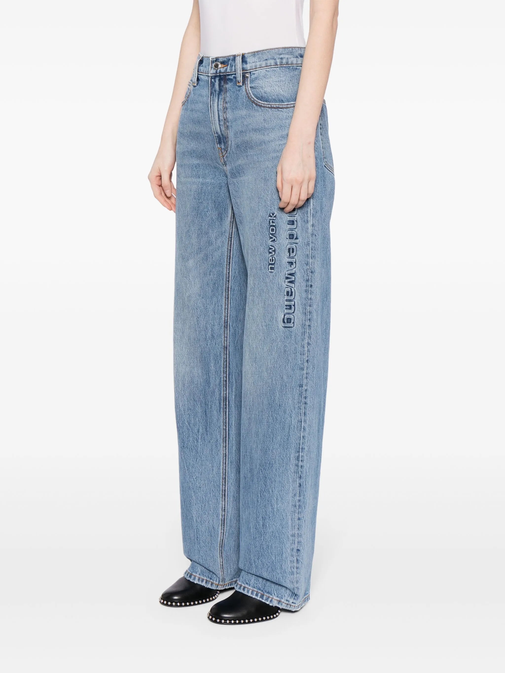 EZ - MID RISE RELAXED STRAIGHT LOGO EMBOSS