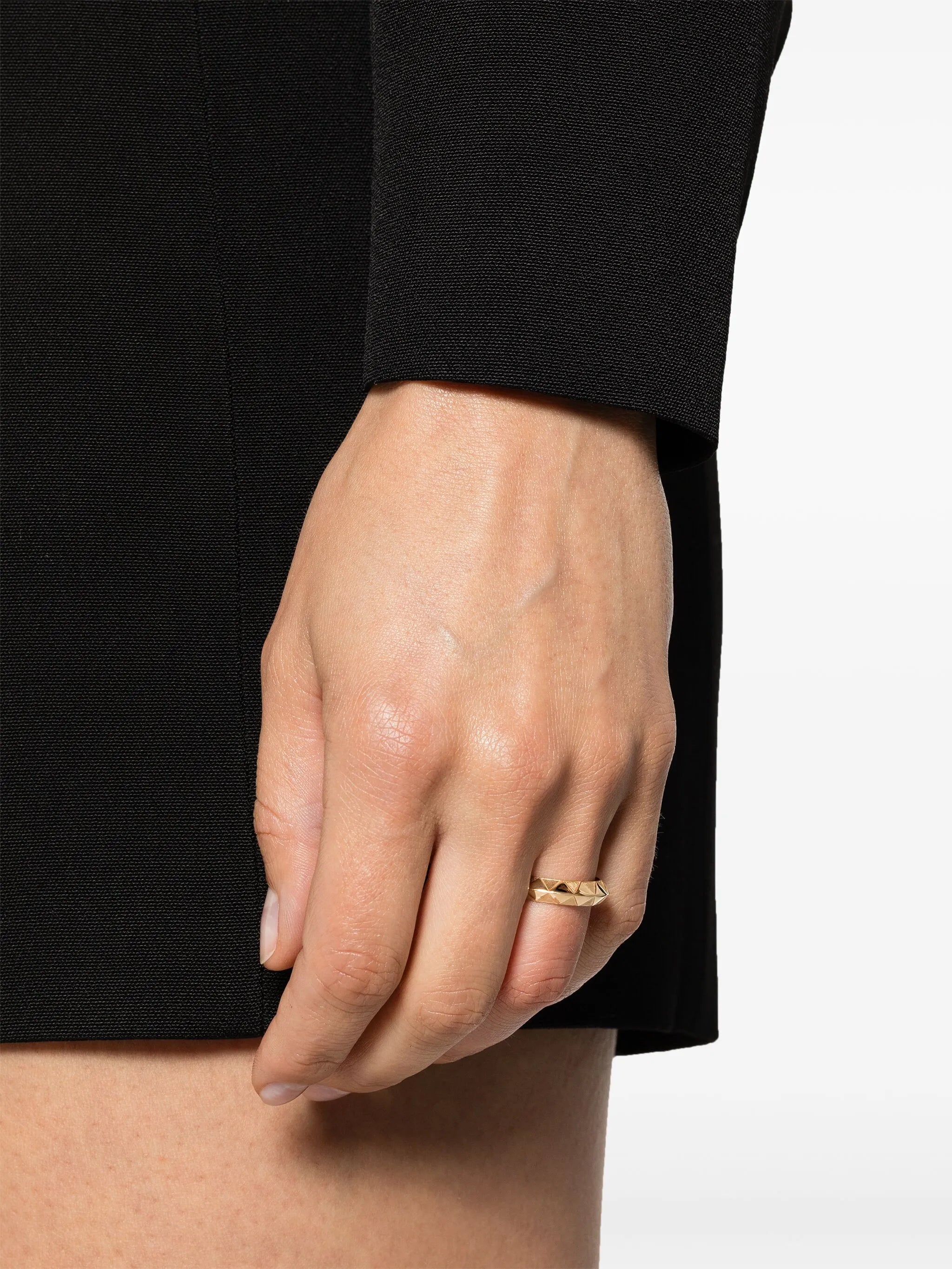 18kt yellow gold Knife Edge band ring