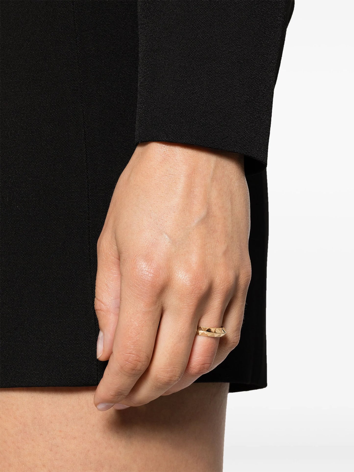 18kt yellow gold Knife Edge band ring