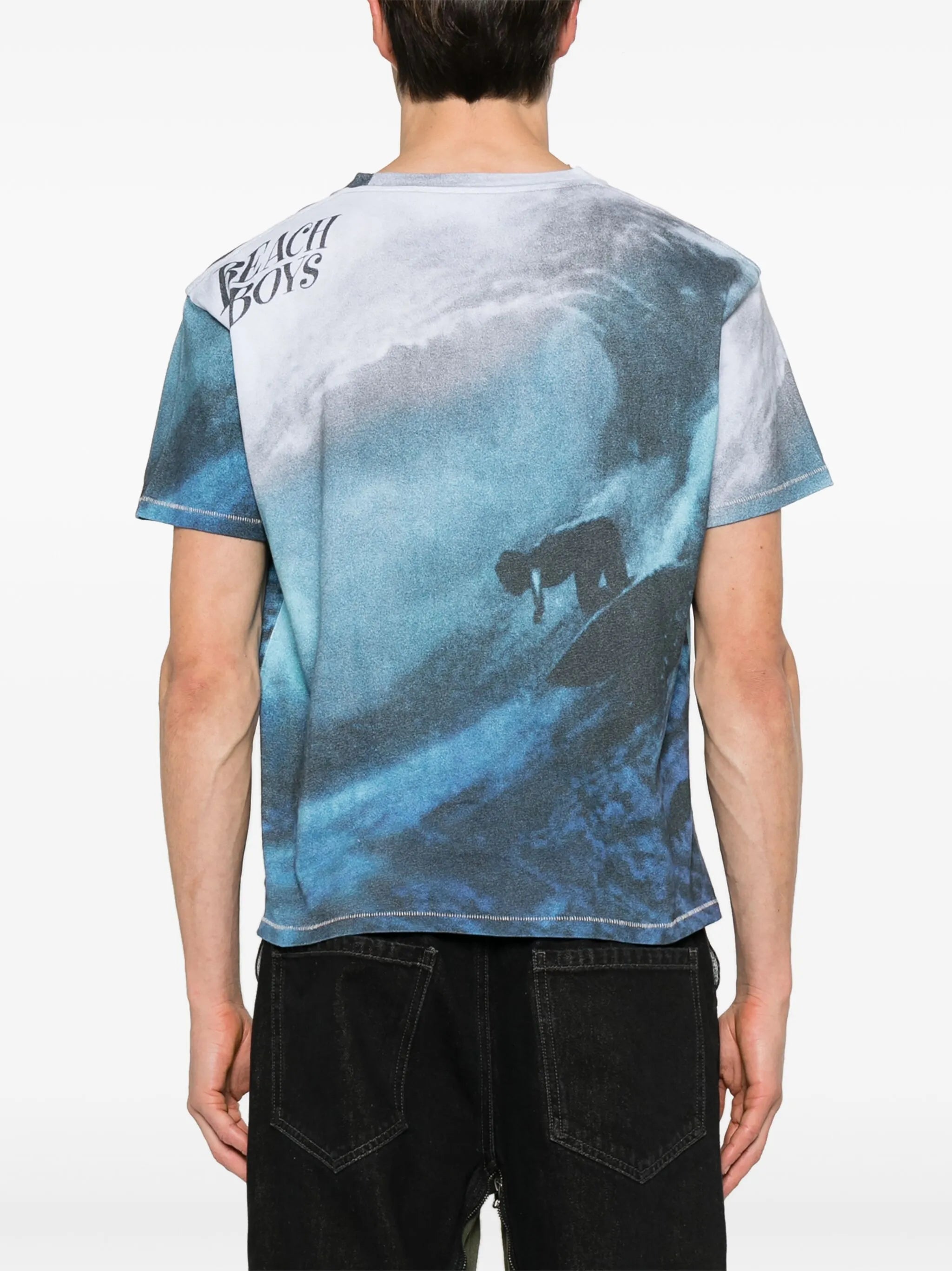 surfer-print T-shirt