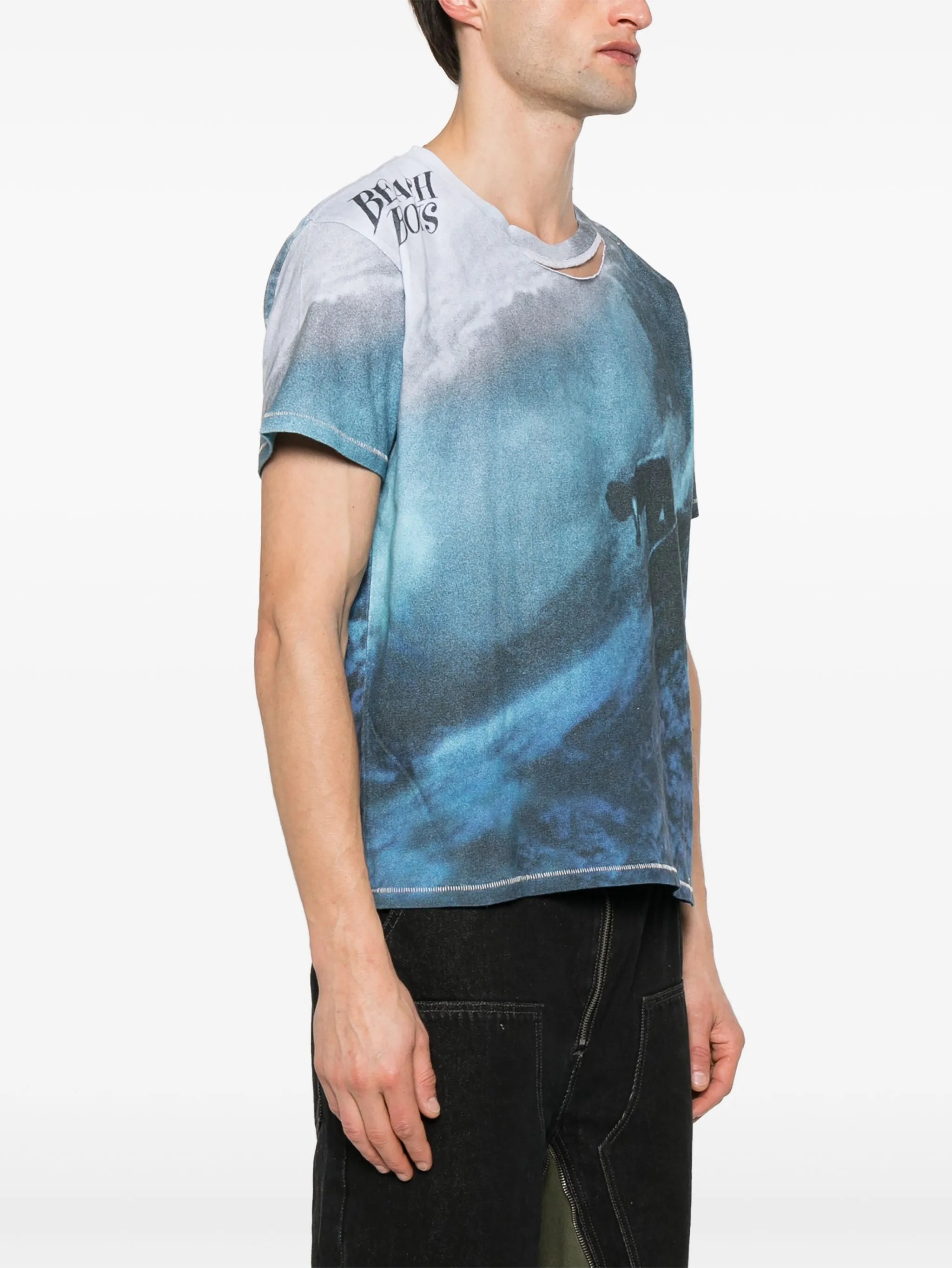 surfer-print T-shirt
