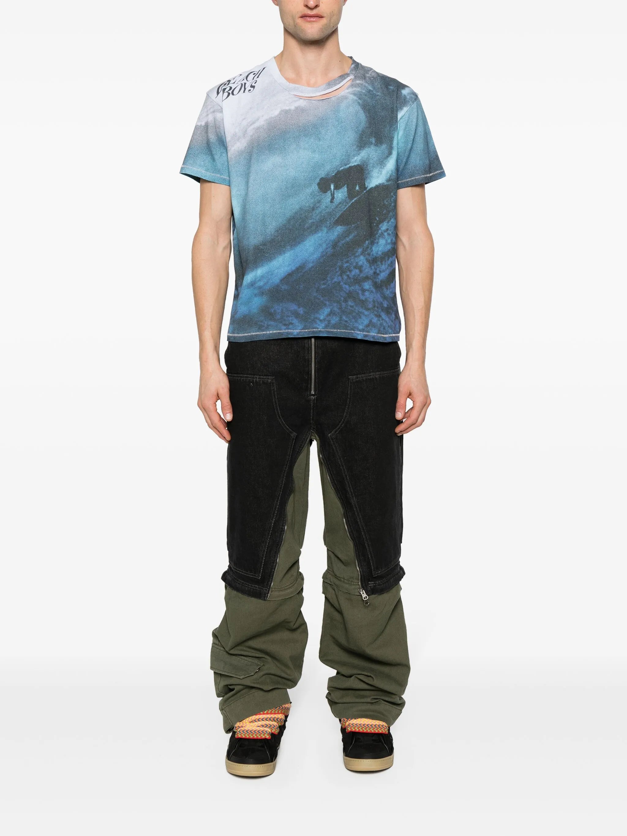 surfer-print T-shirt