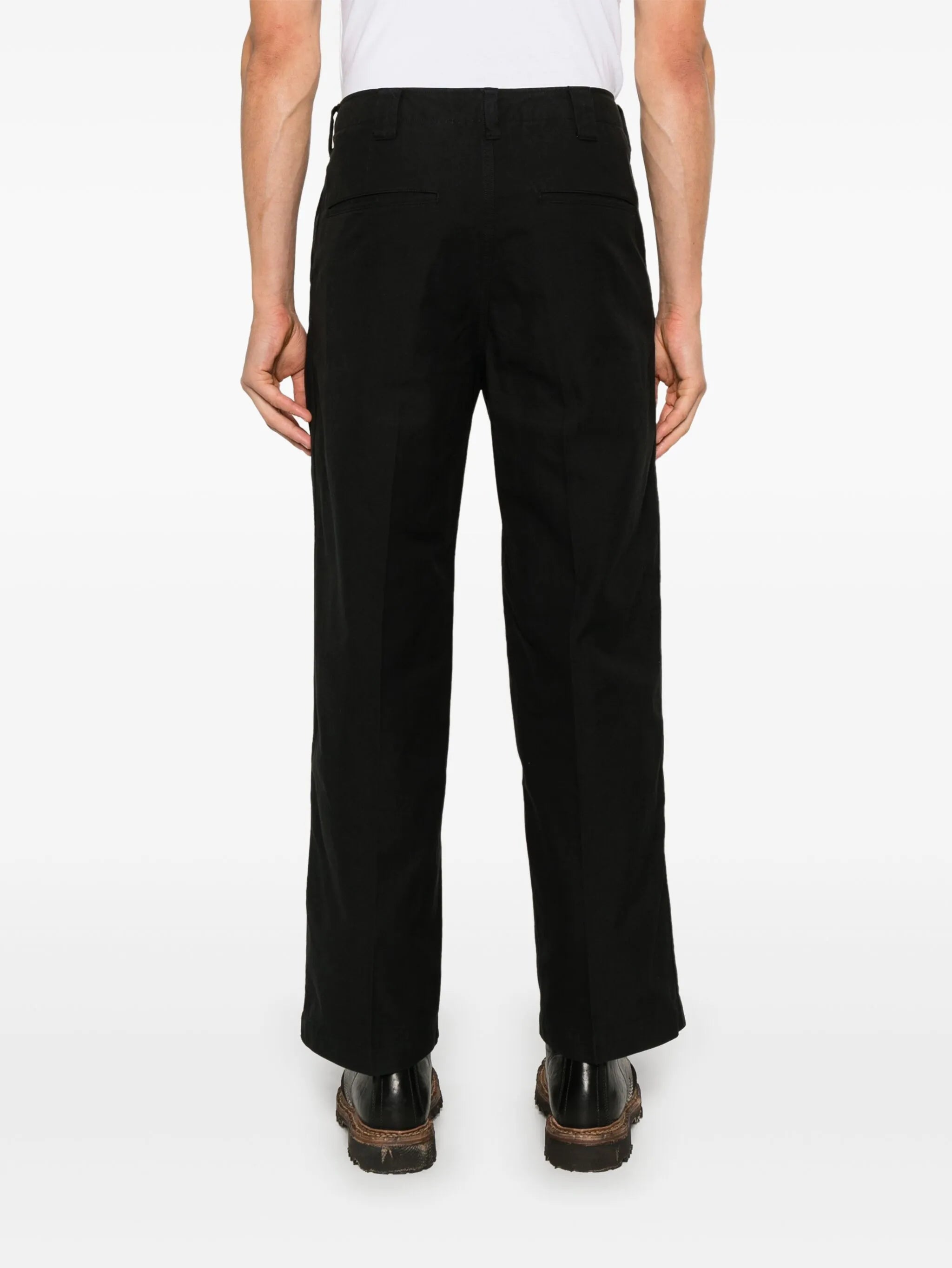 loose-fit trousers