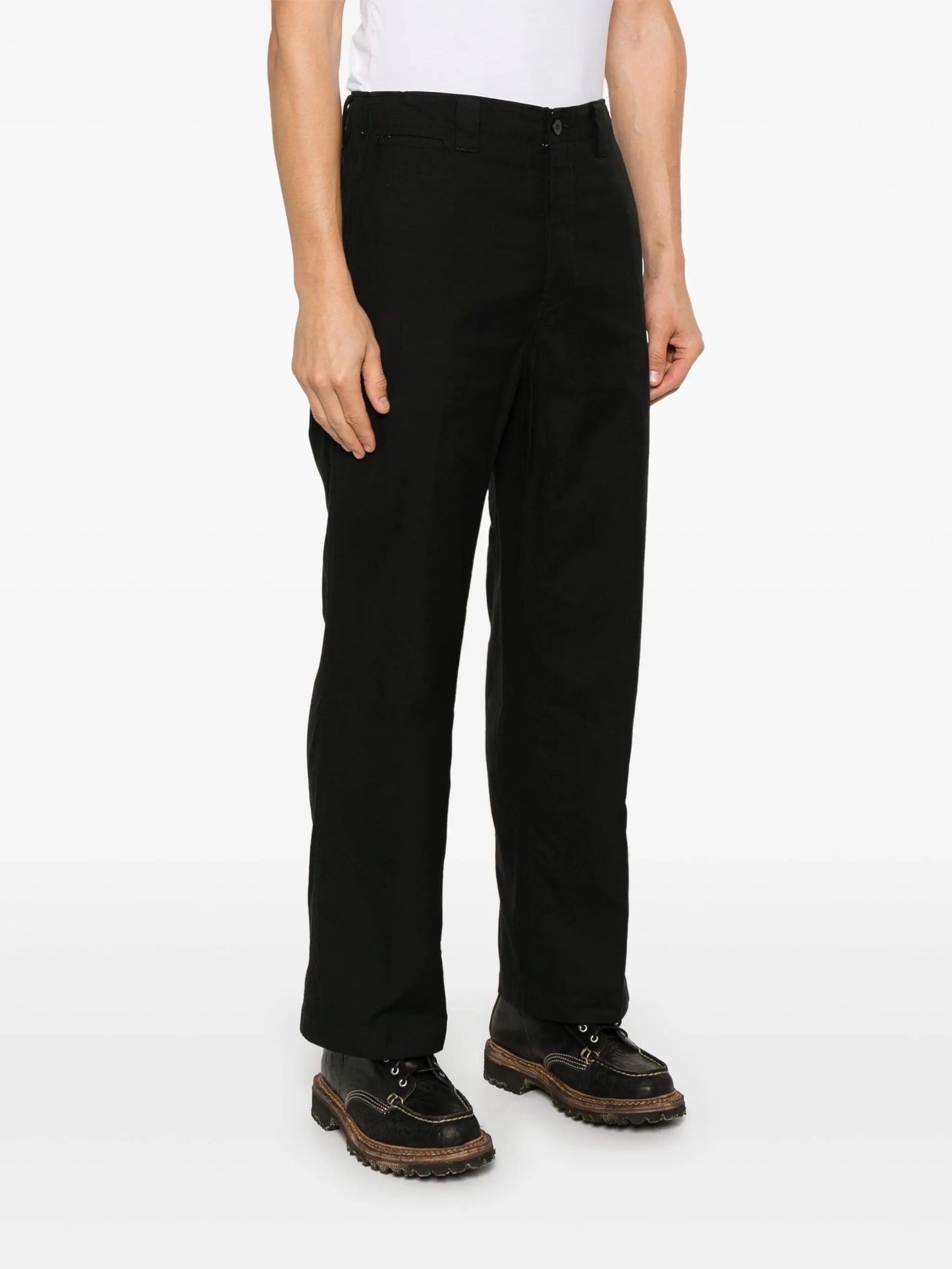 loose-fit trousers