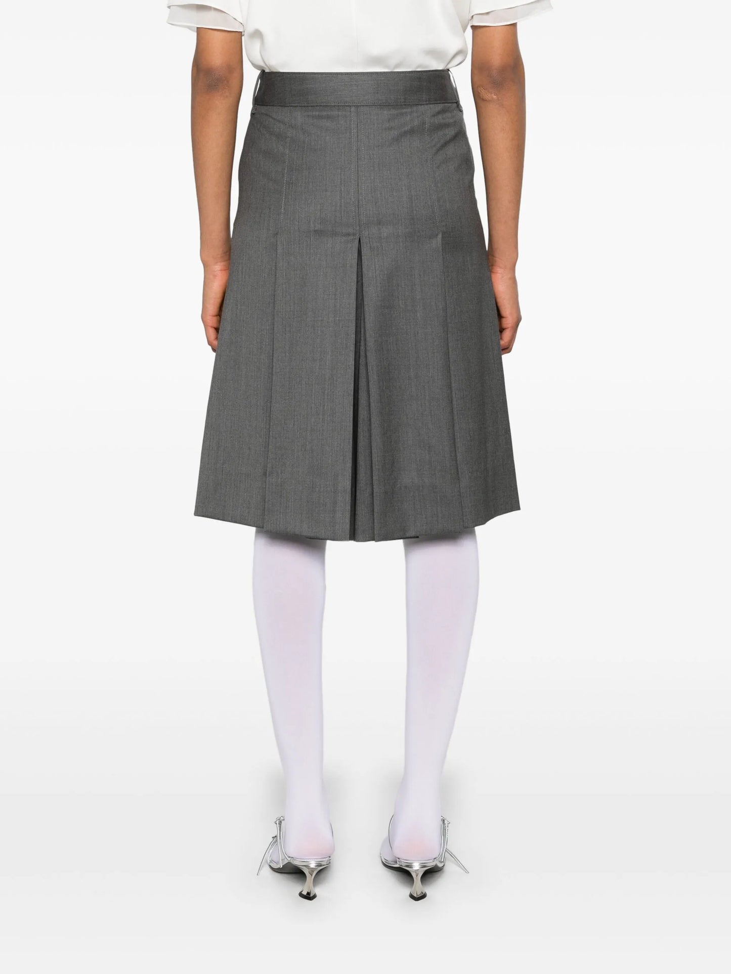 mid-rise pleated shorts