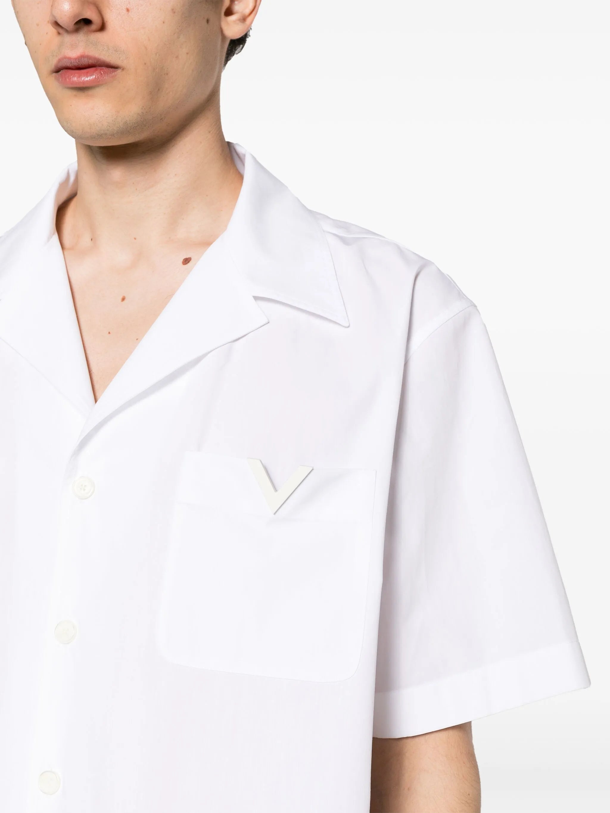 V-detail bowling shirt