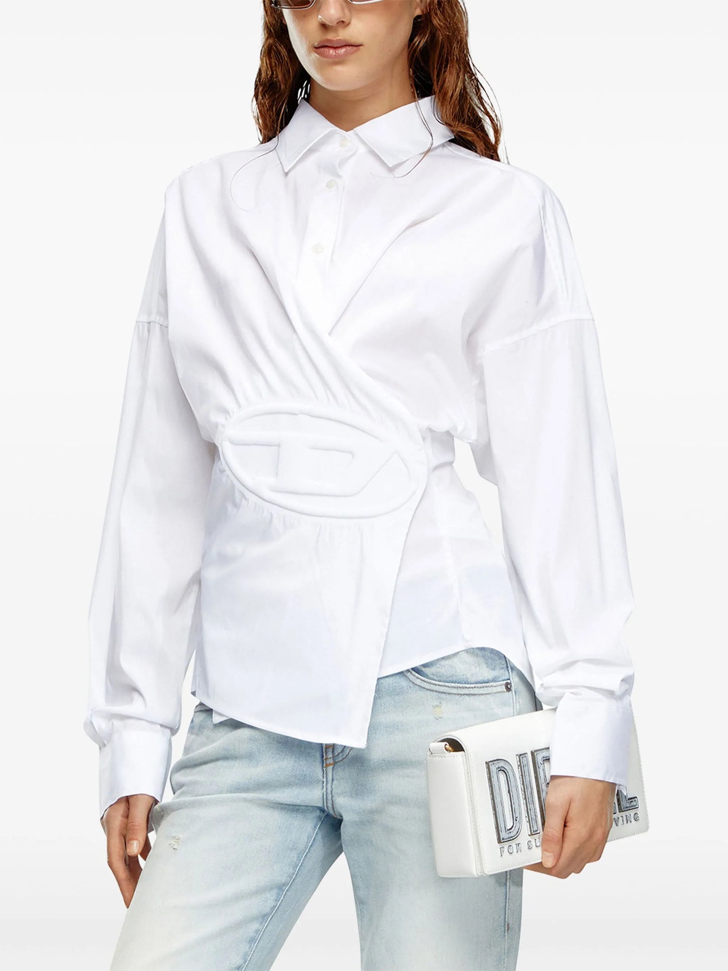 Oval D-appliqué shirt