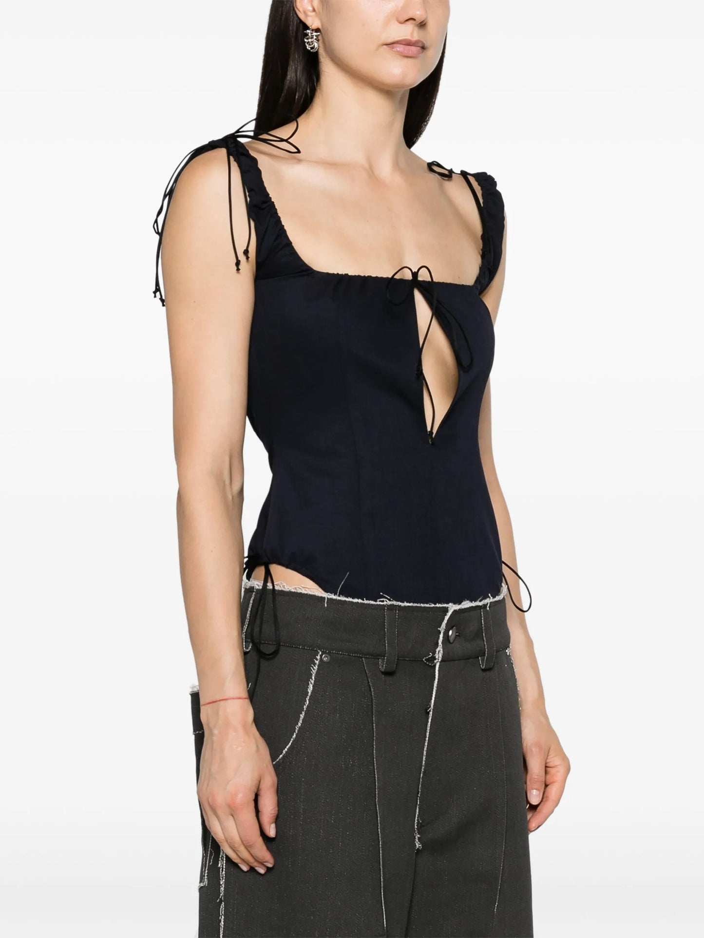 scoop-neck sleeveless body
