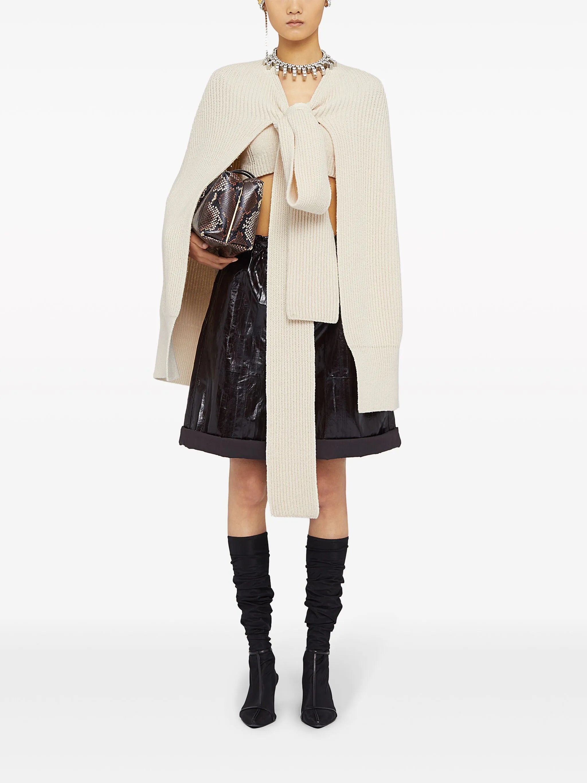 tie-fastening knitted cape