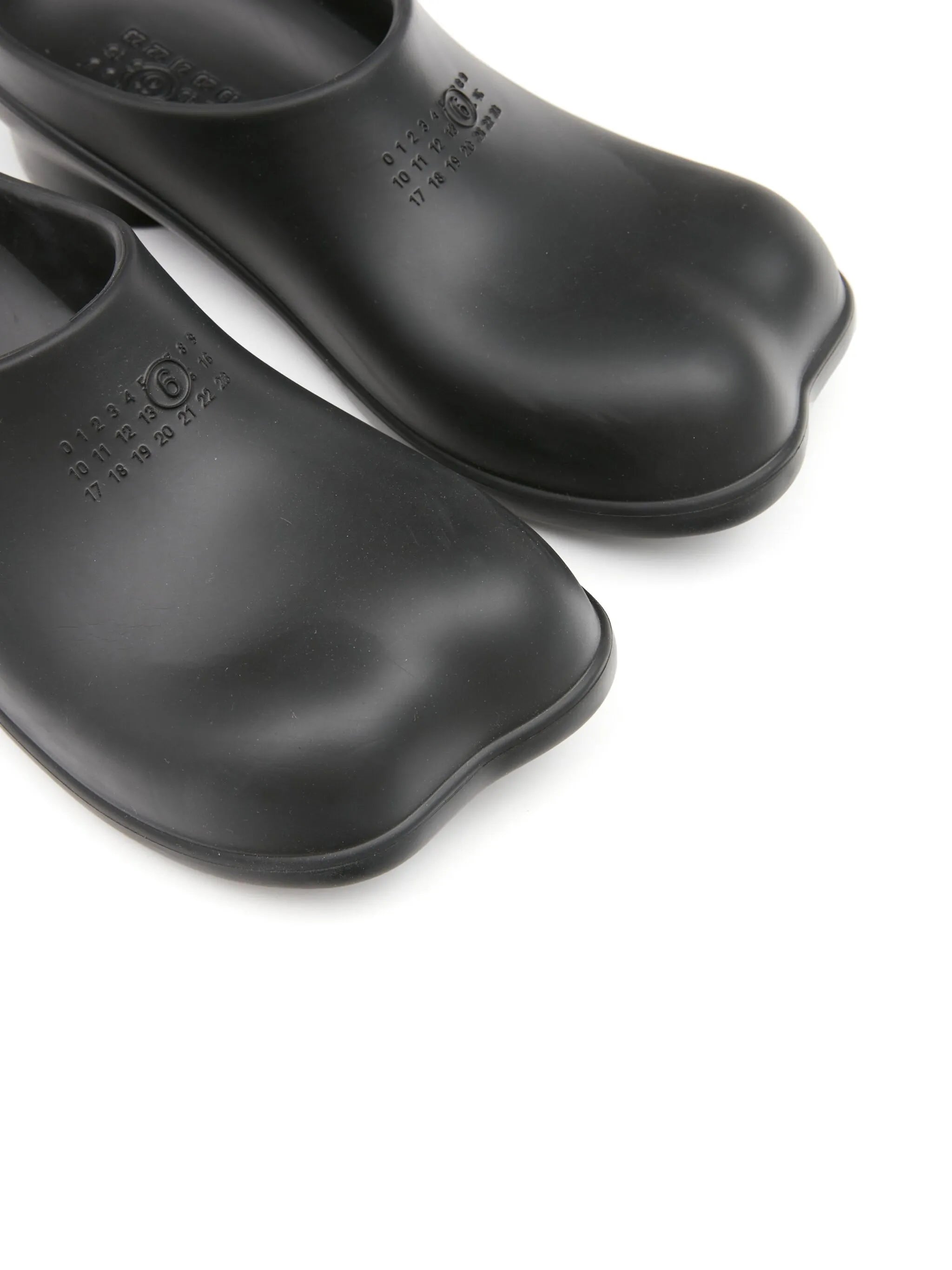 Anatomic numbers-motif slippers