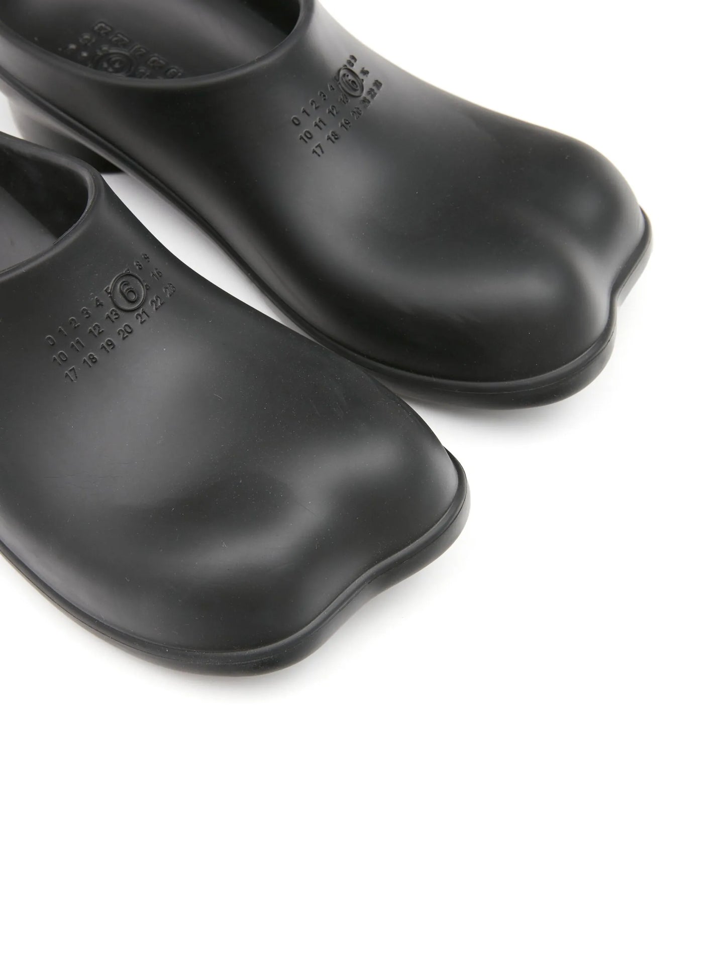 Anatomic numbers-motif slippers