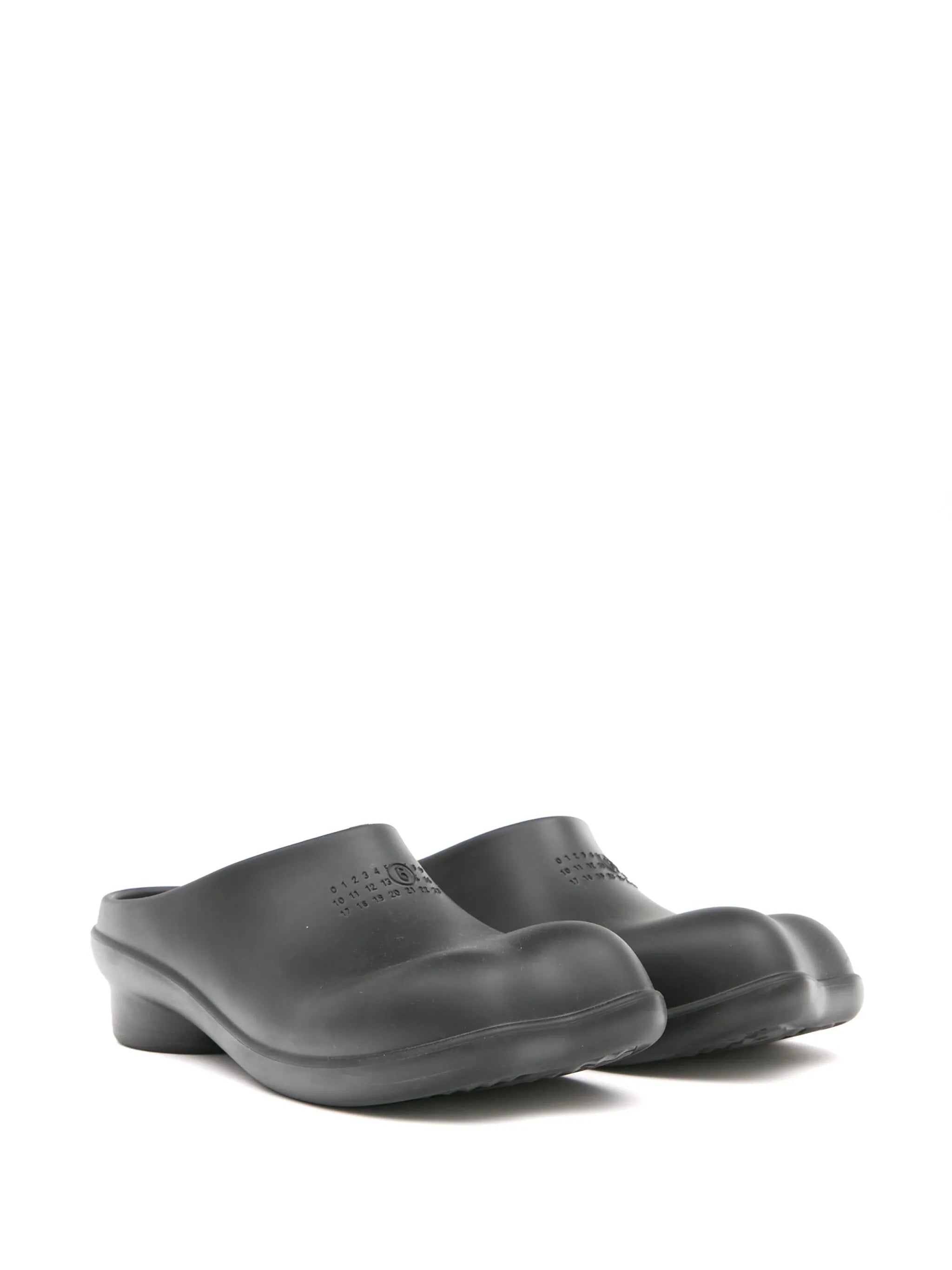 Anatomic numbers-motif slippers