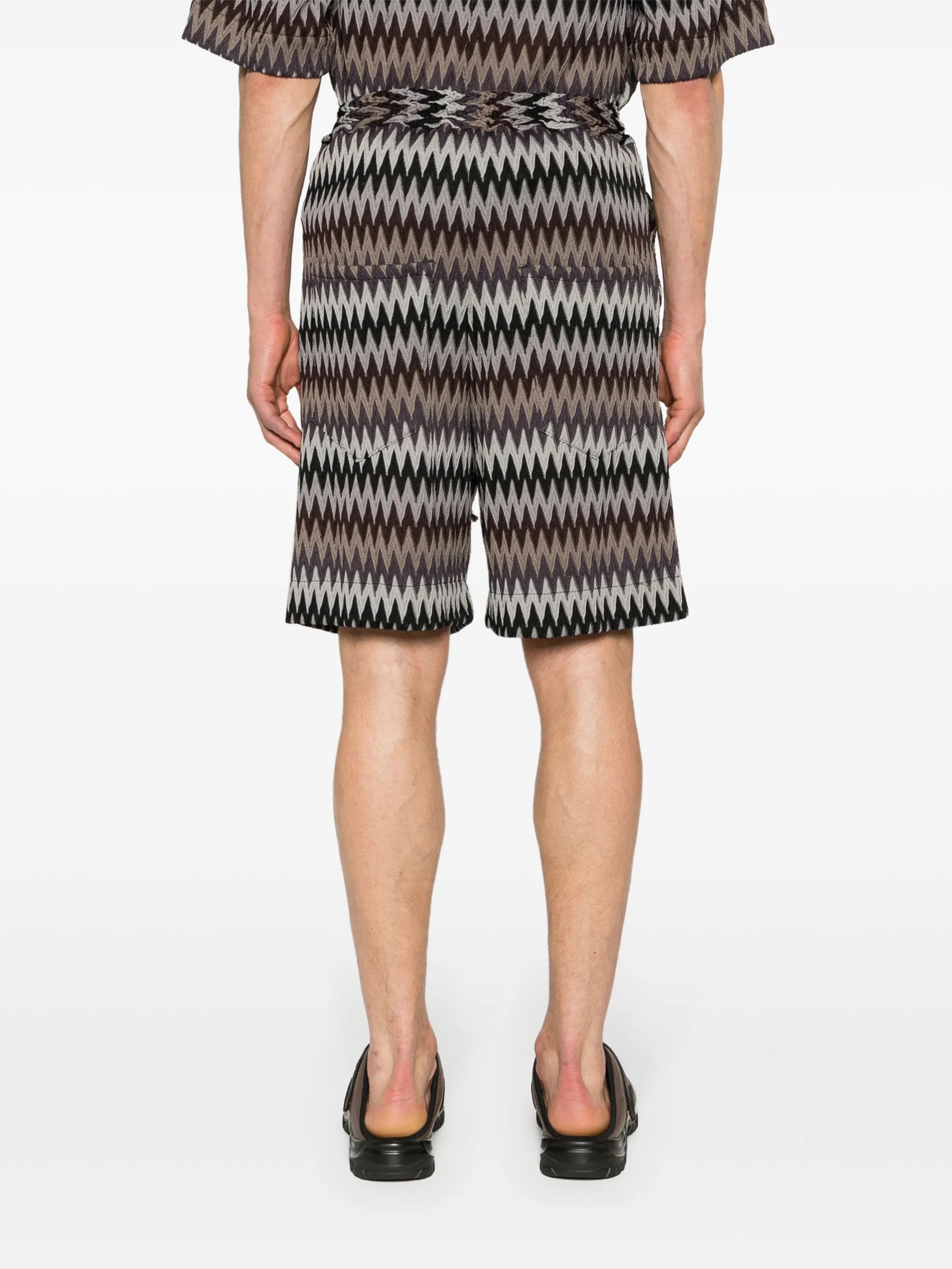 chevron-knit elasticated-waist shorts