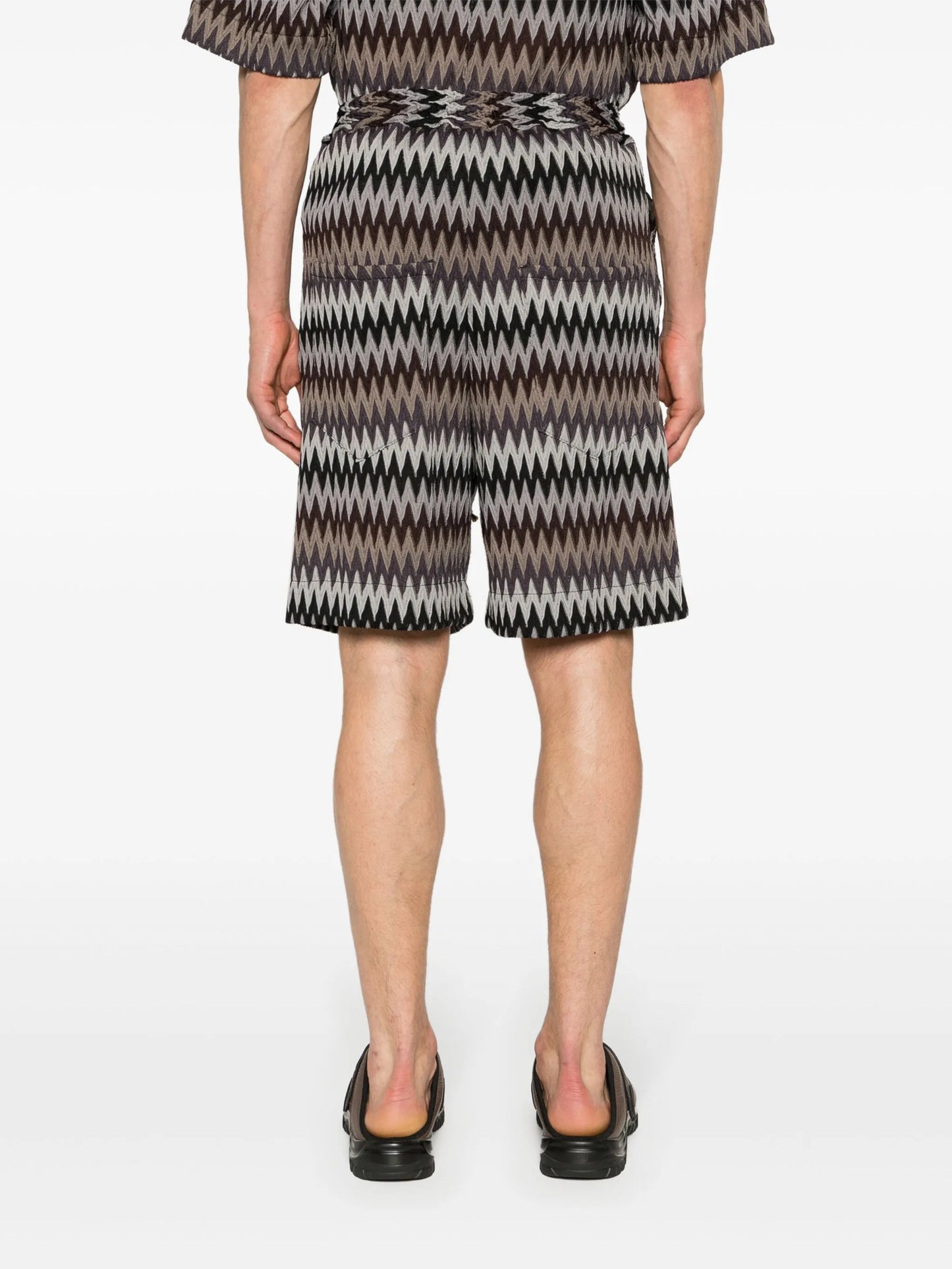 chevron-knit elasticated-waist shorts