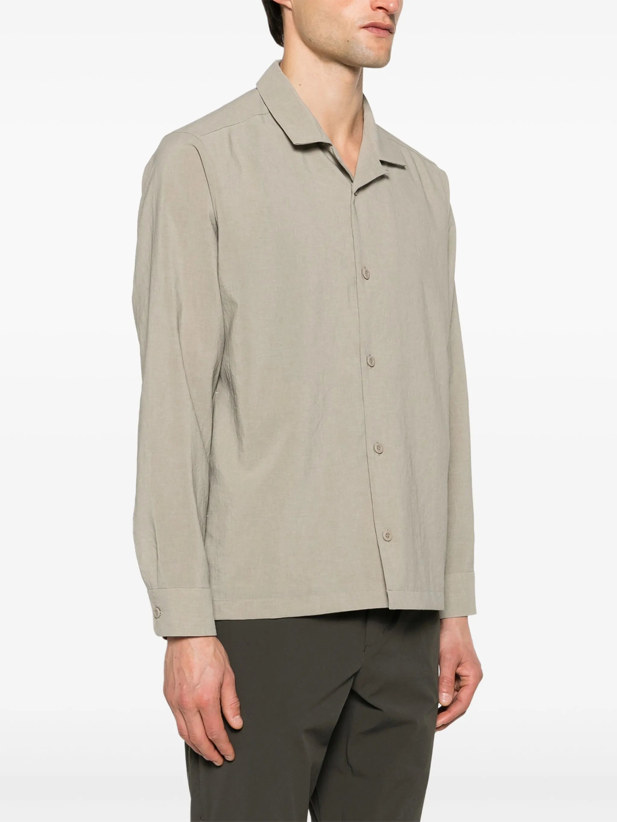 cutaway-collar button-up shirt