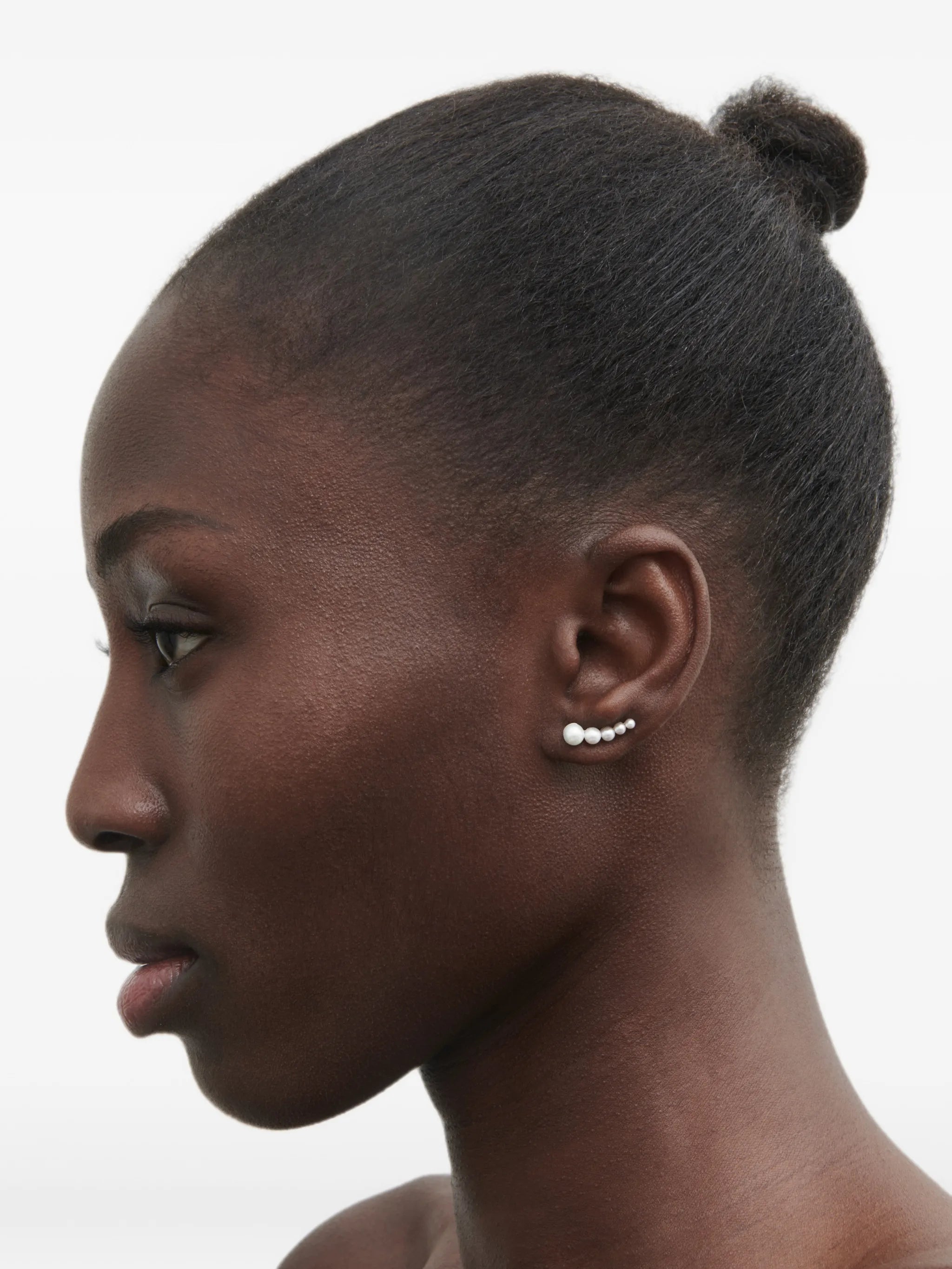Petite Croissant Japonais freshwater pearl single earring
