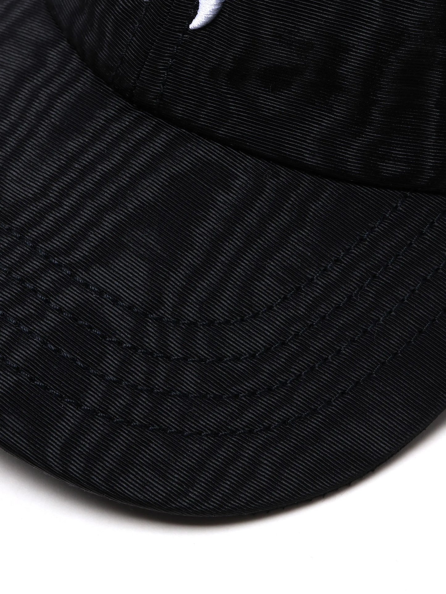 logo-embroidered moire-effect cap