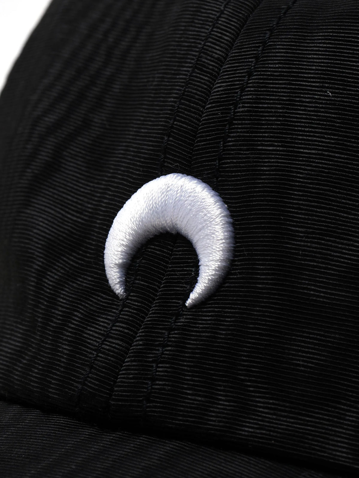logo-embroidered moire-effect cap