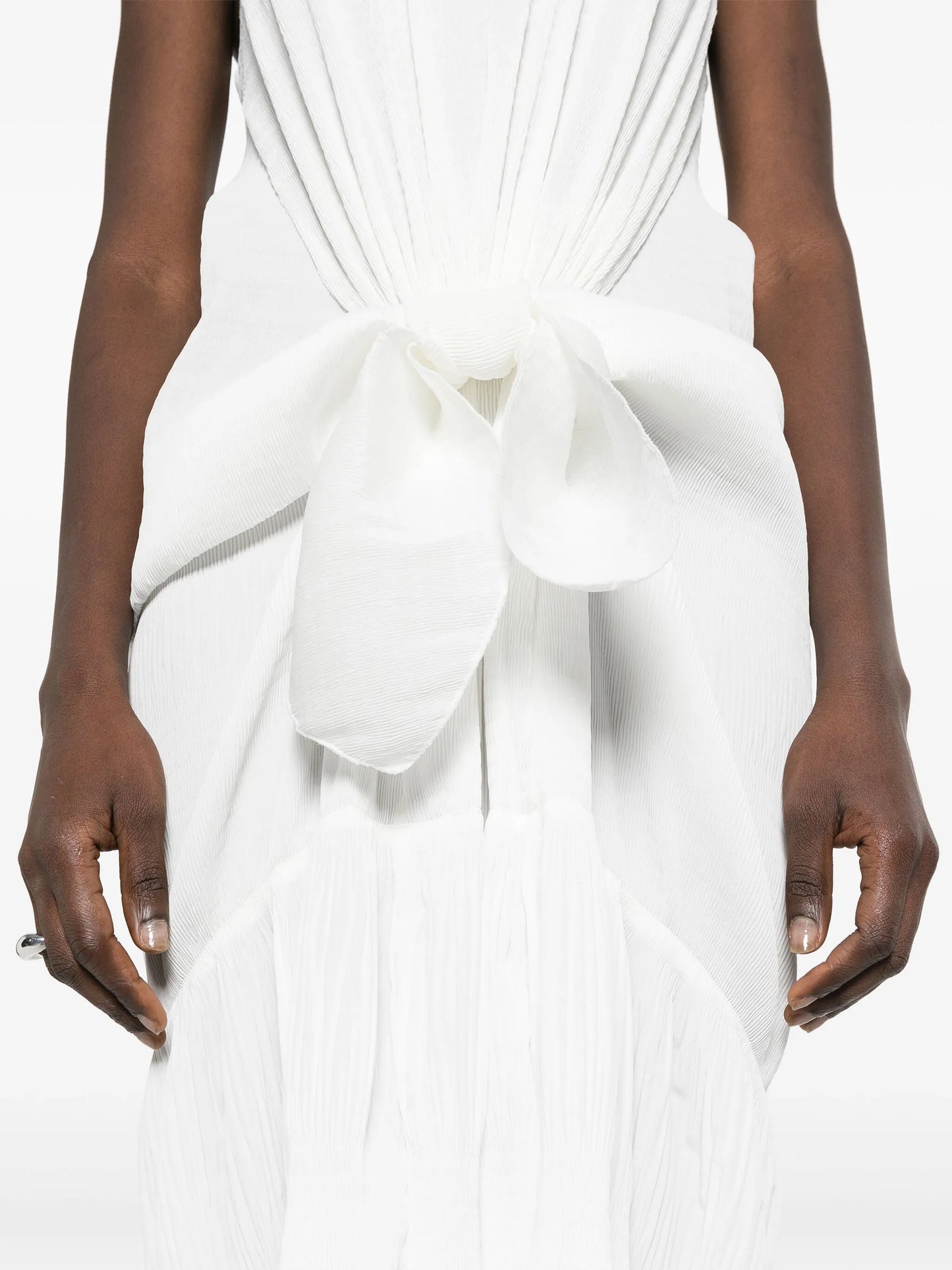 knot-detail plissé dress