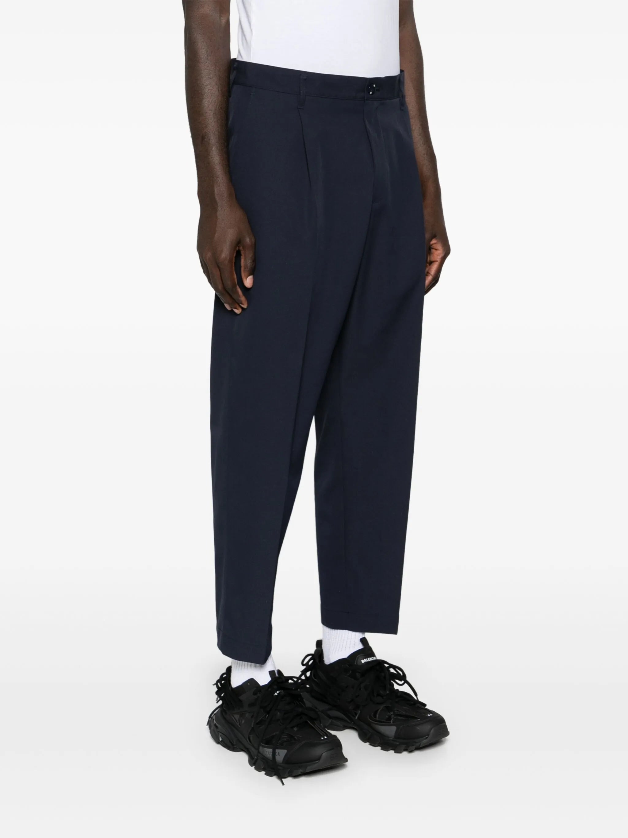 Tuck trousers