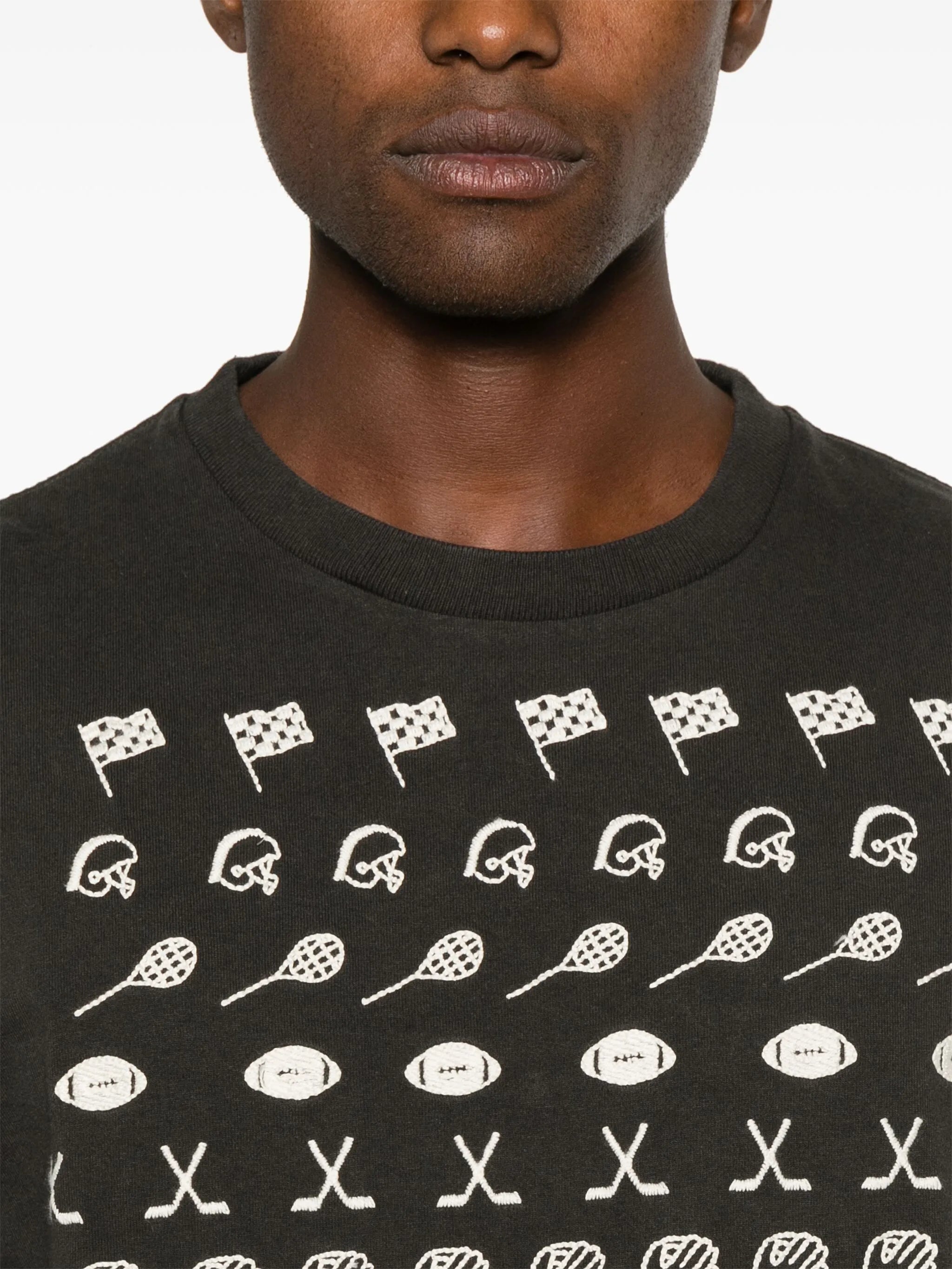 gear-embroidered T-shirt