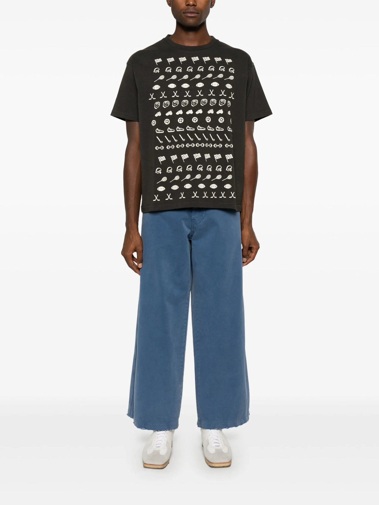 gear-embroidered T-shirt