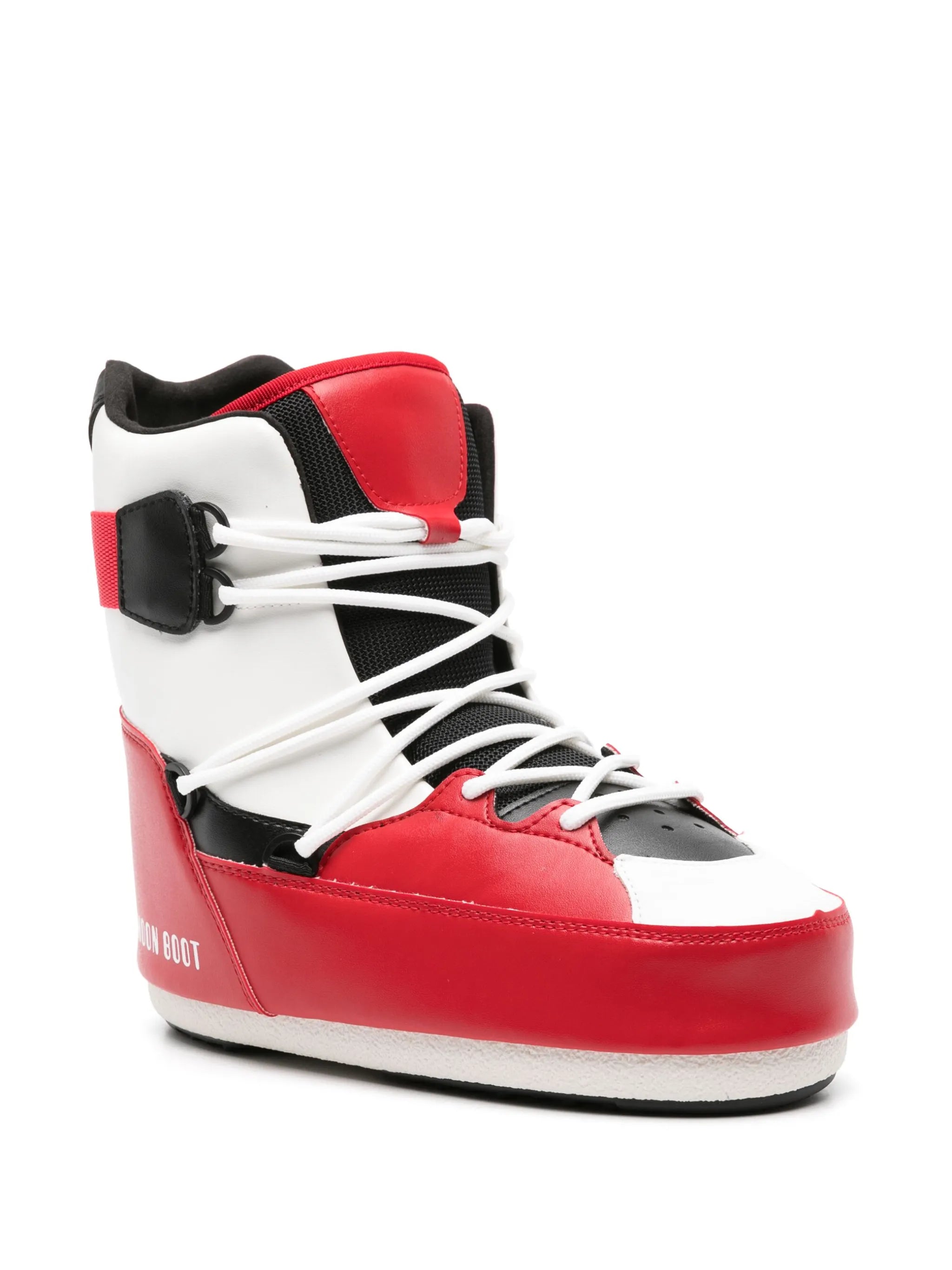 Snowboard lace-up sneaker boots