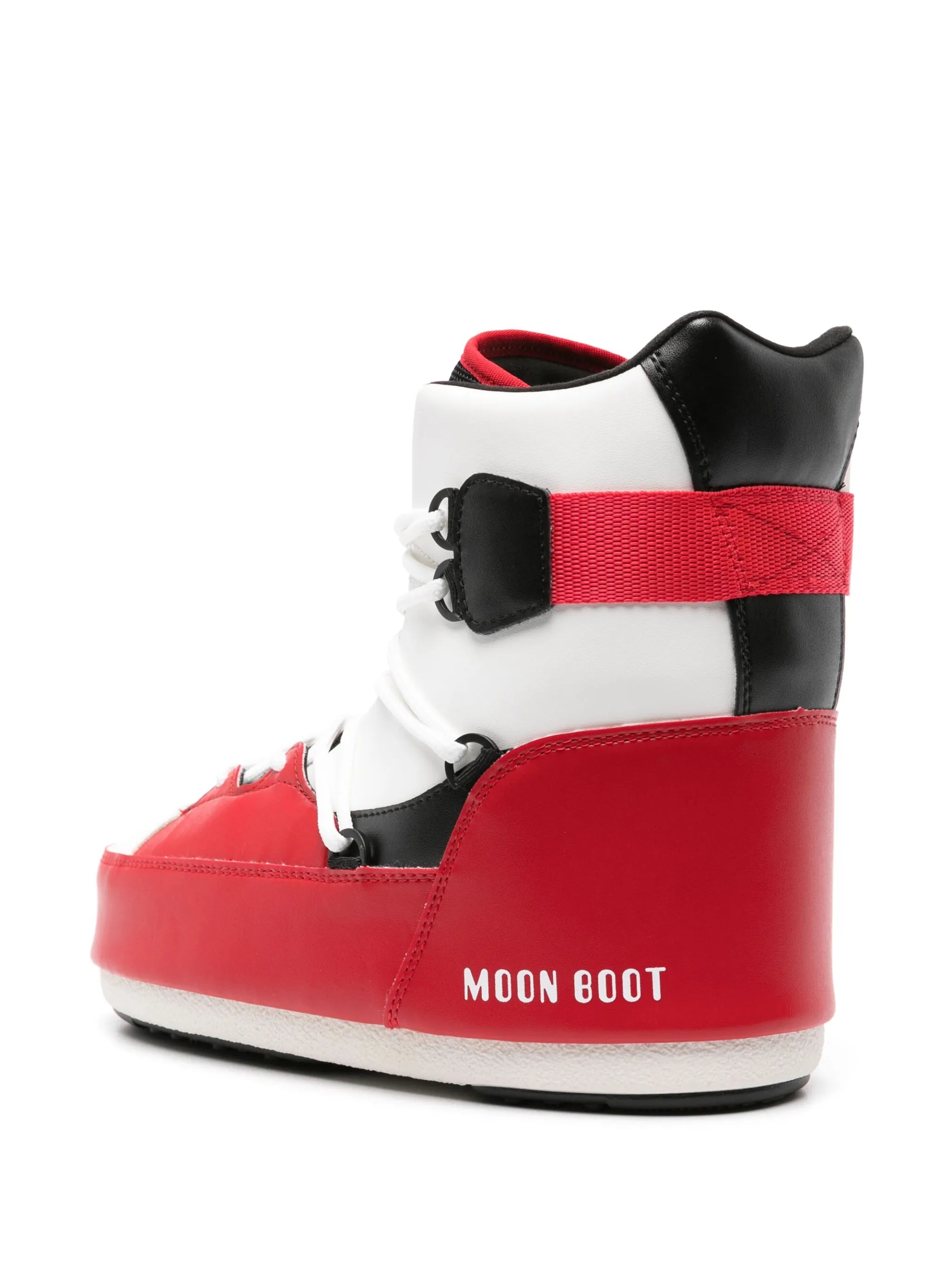 Snowboard lace-up sneaker boots