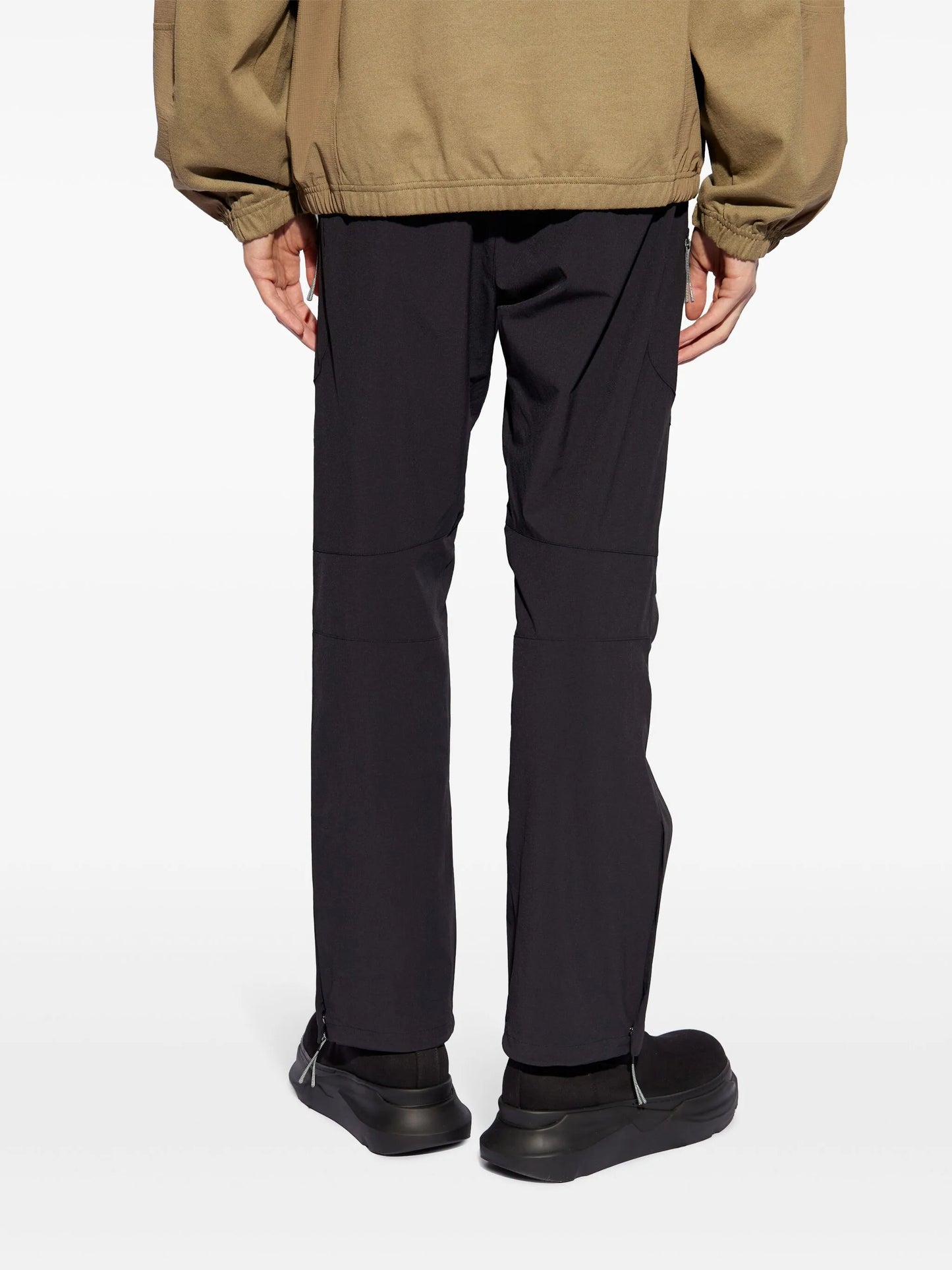 logo-engraved tapered trousers