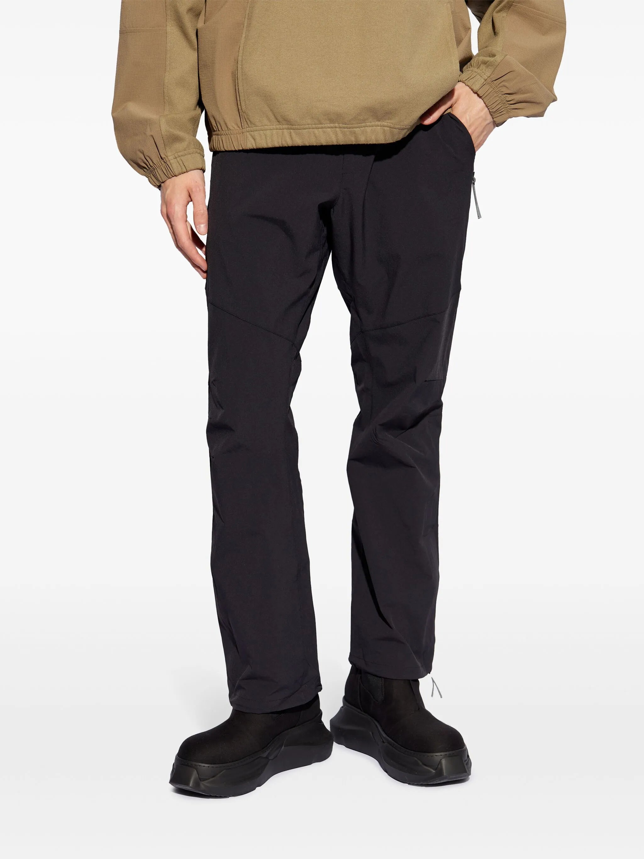 logo-engraved tapered trousers