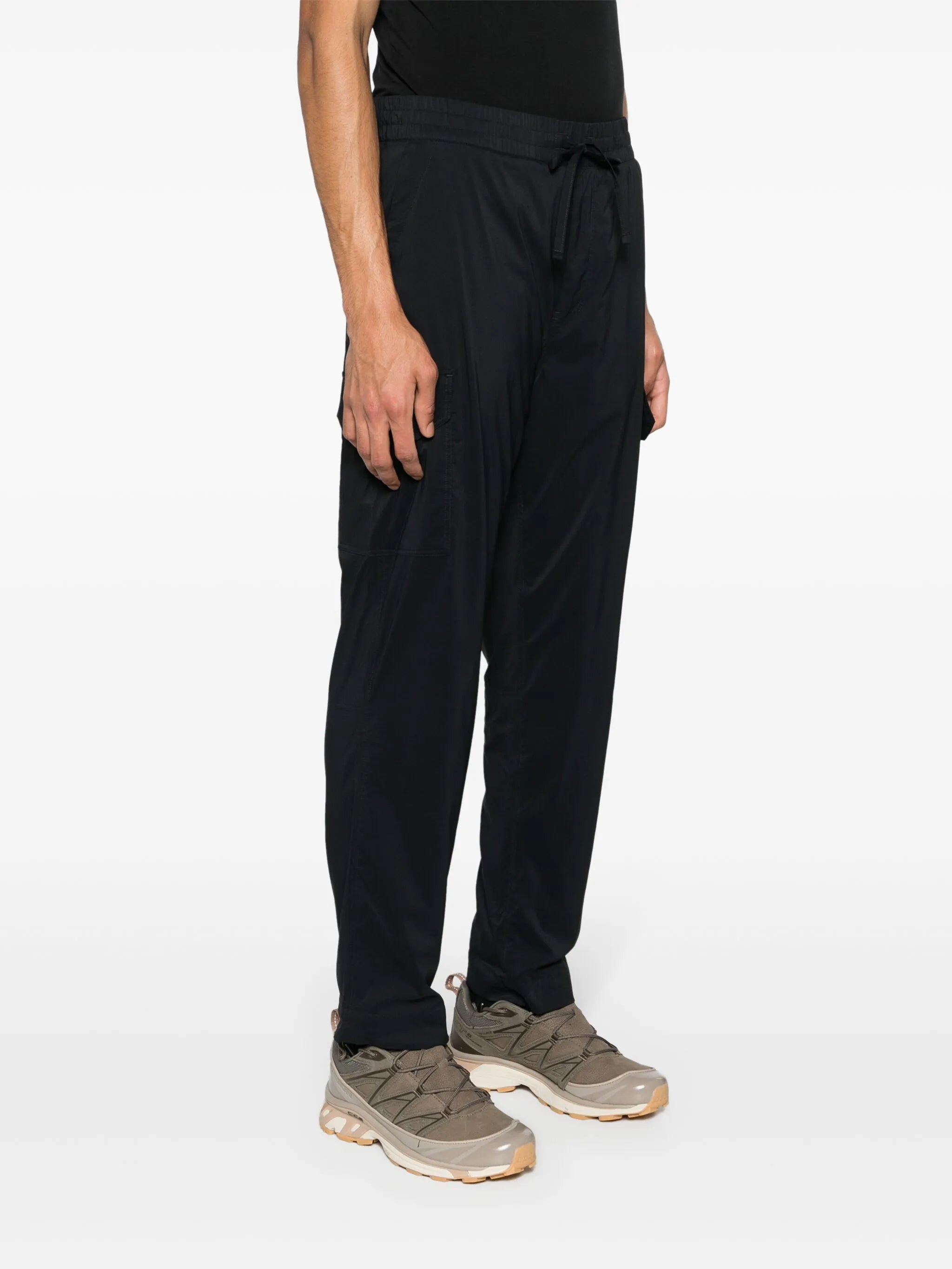 elasticated-waist straight-leg trousers