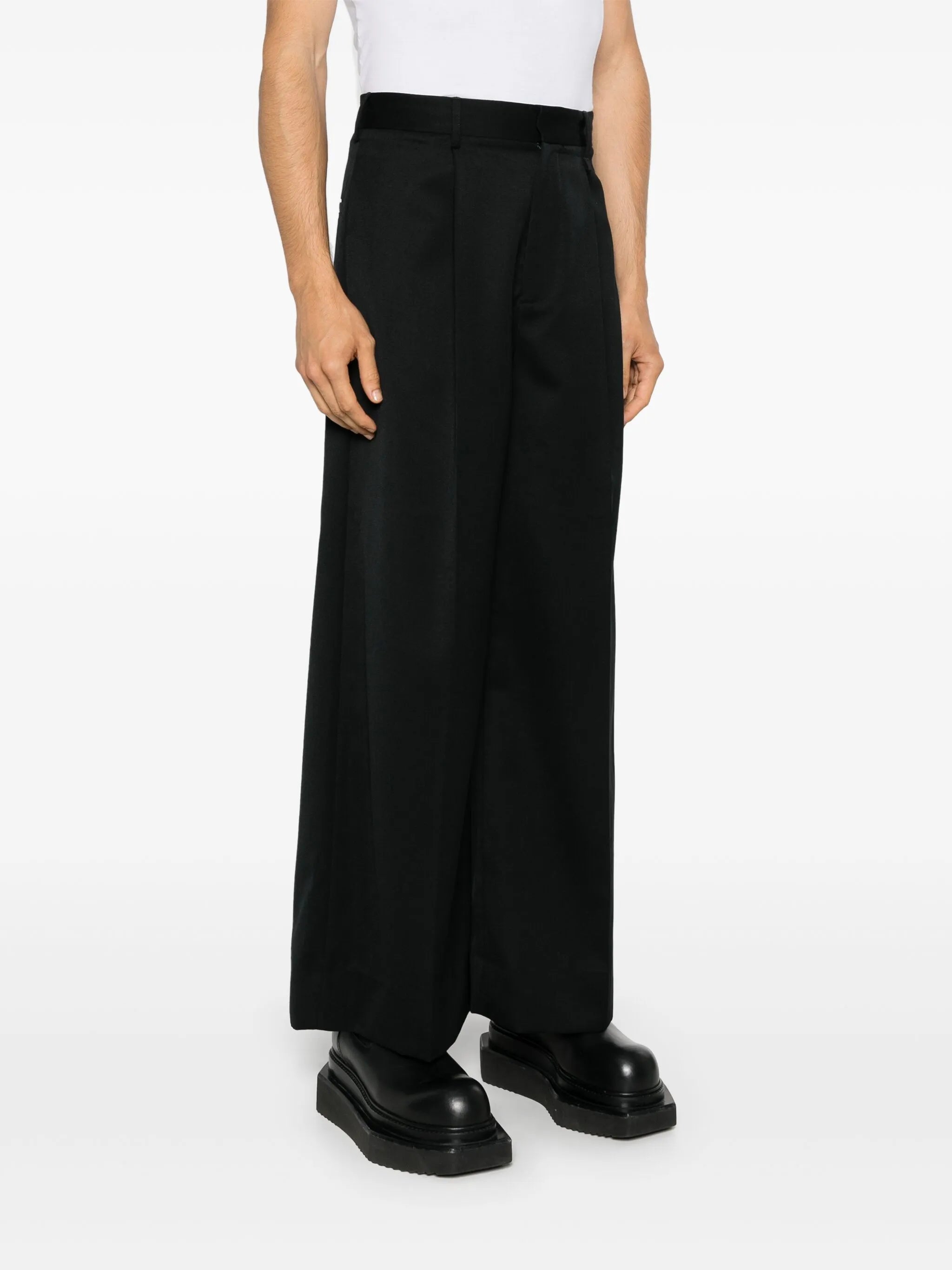 pleated wide trousers