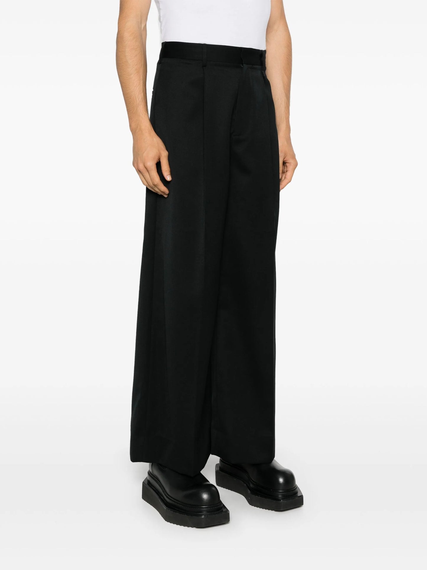 pleated wide trousers