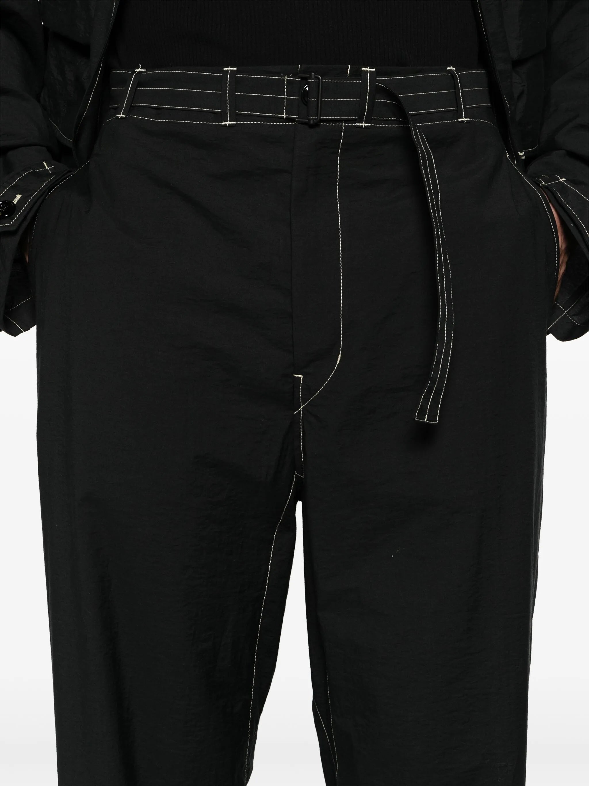 contrast-stitching belted trousers