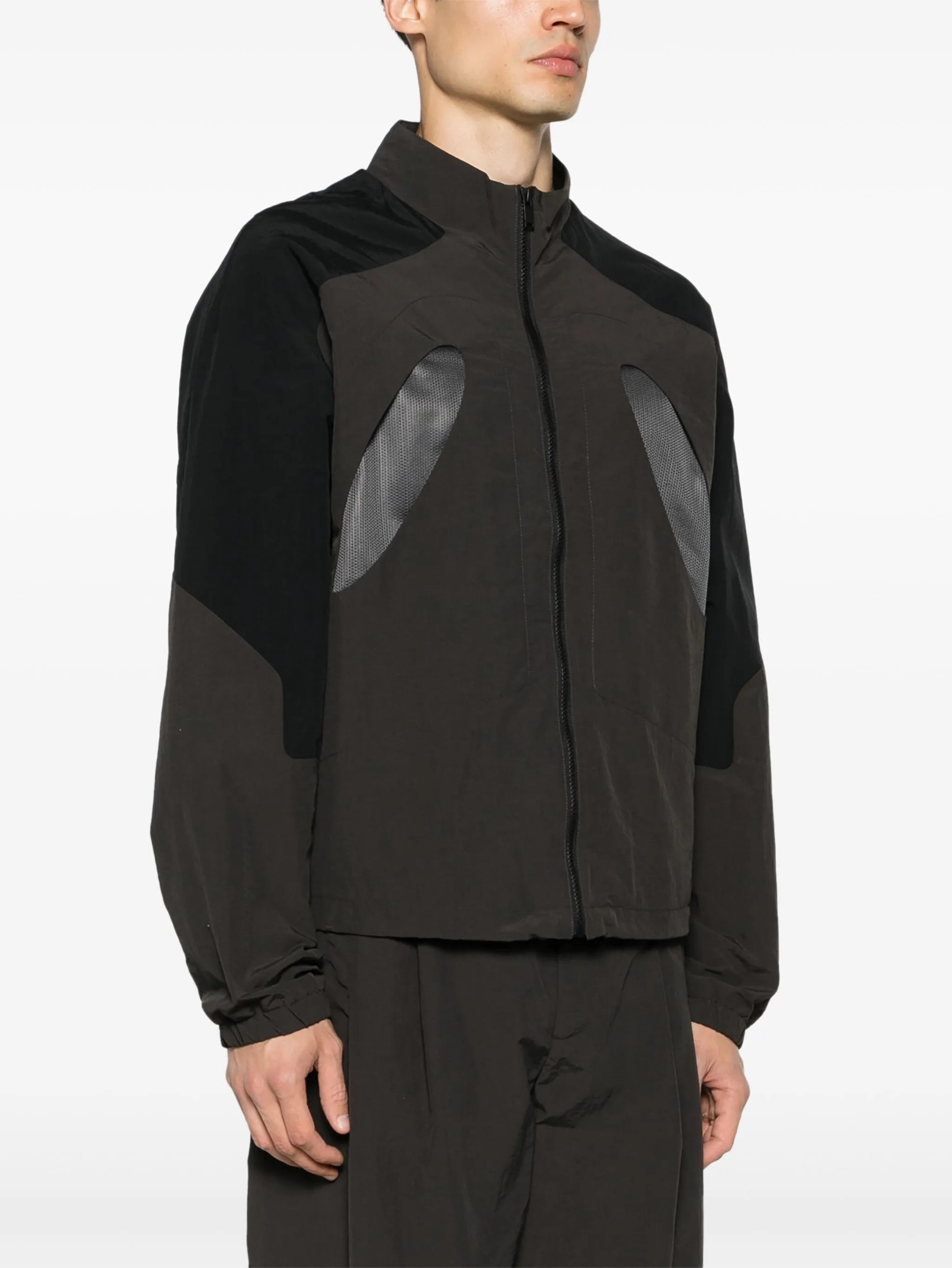 Aperture cut-out windbreaker