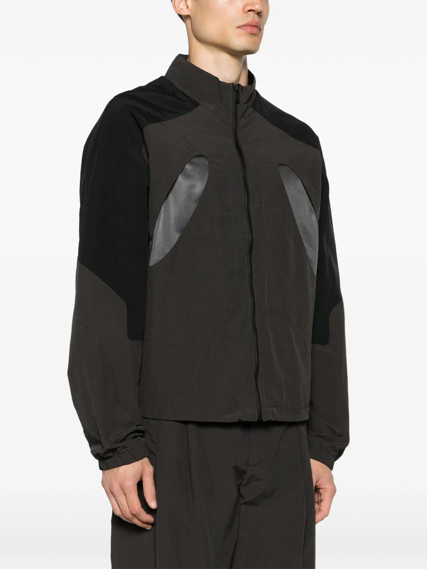 Aperture cut-out windbreaker