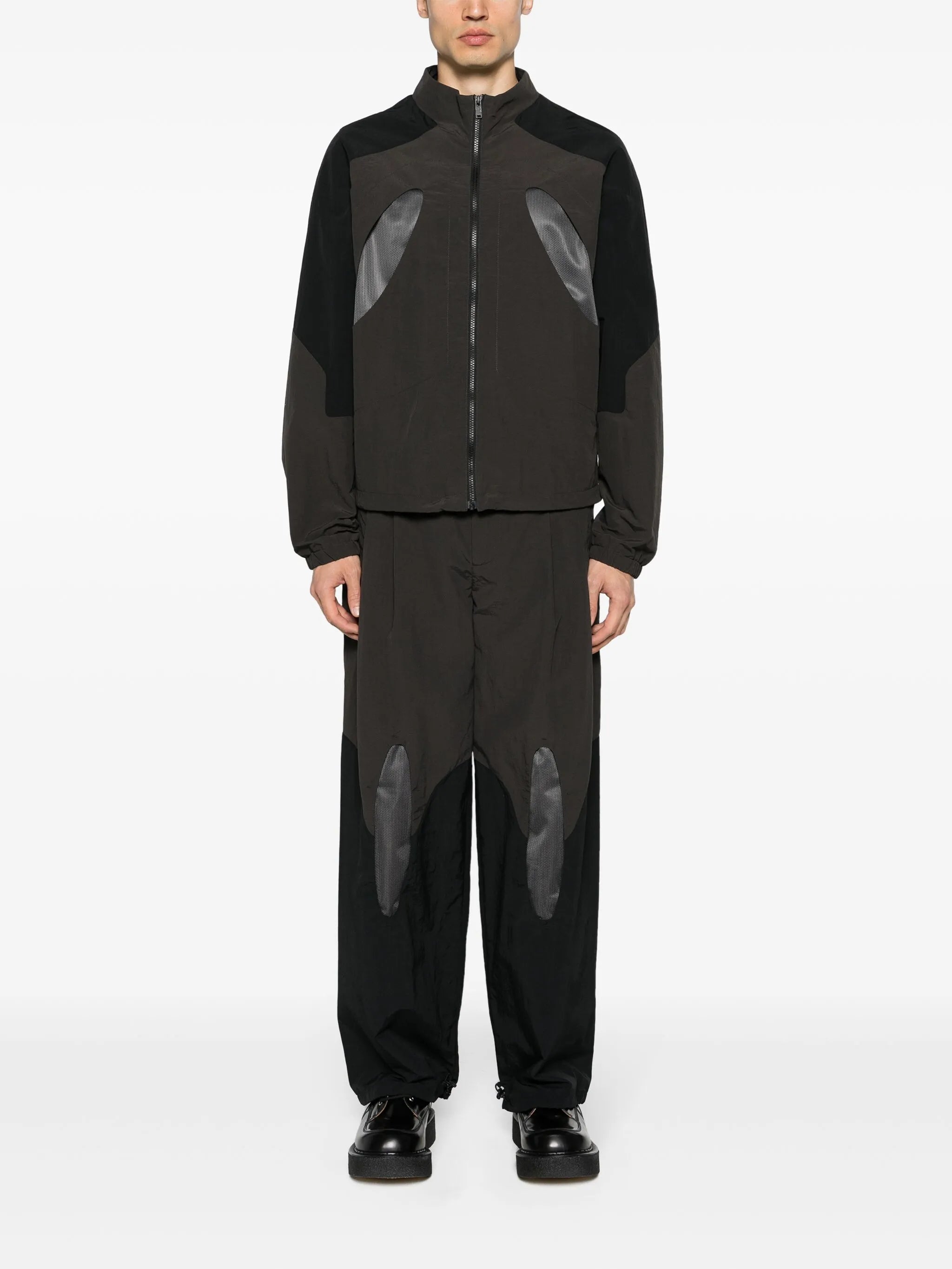 Aperture cut-out windbreaker