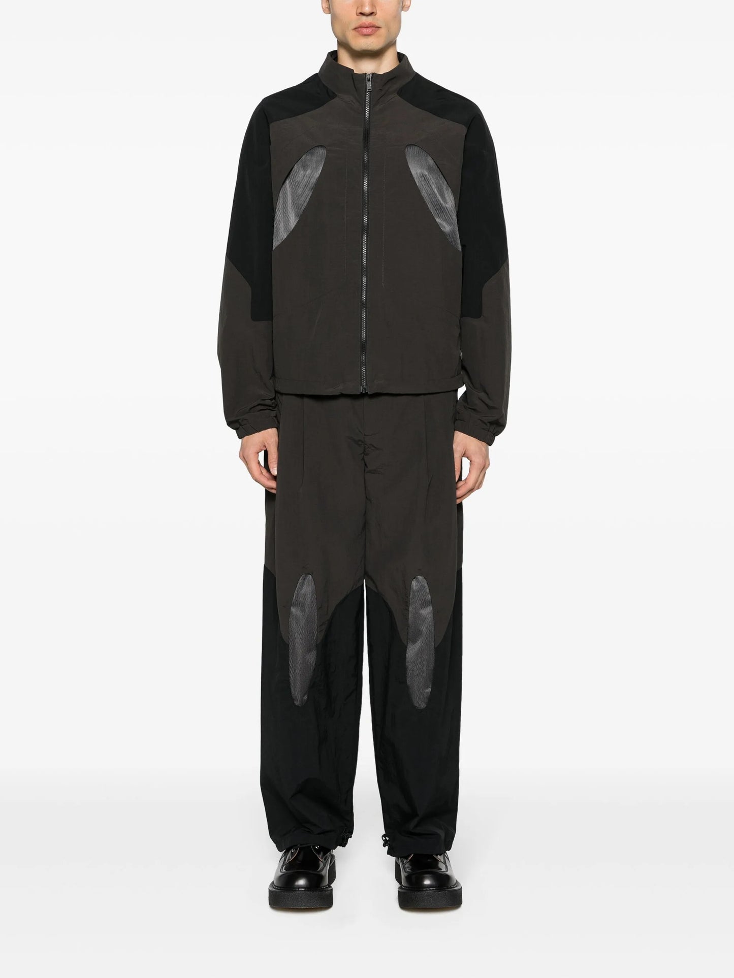 Aperture cut-out windbreaker