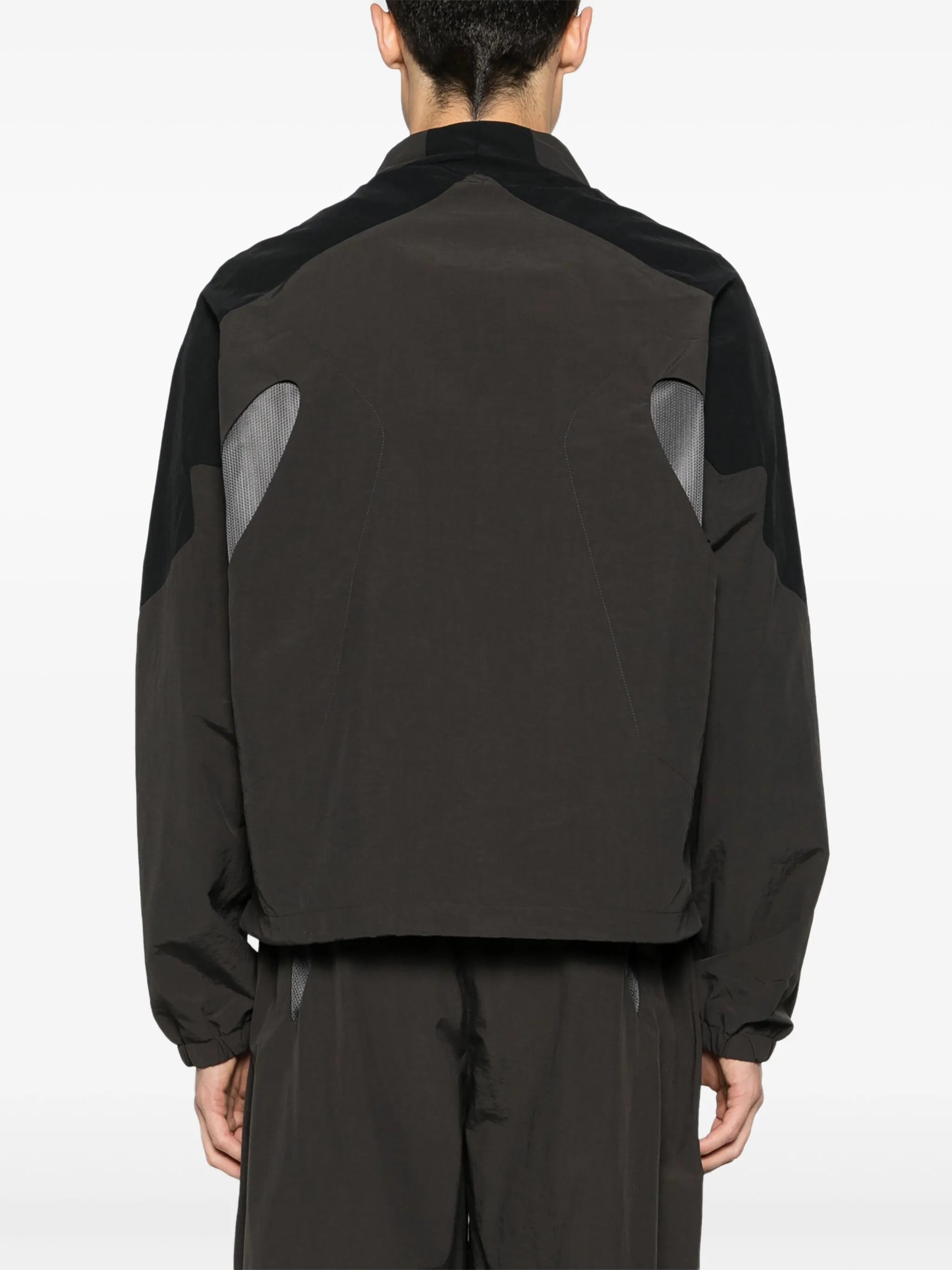 Aperture cut-out windbreaker