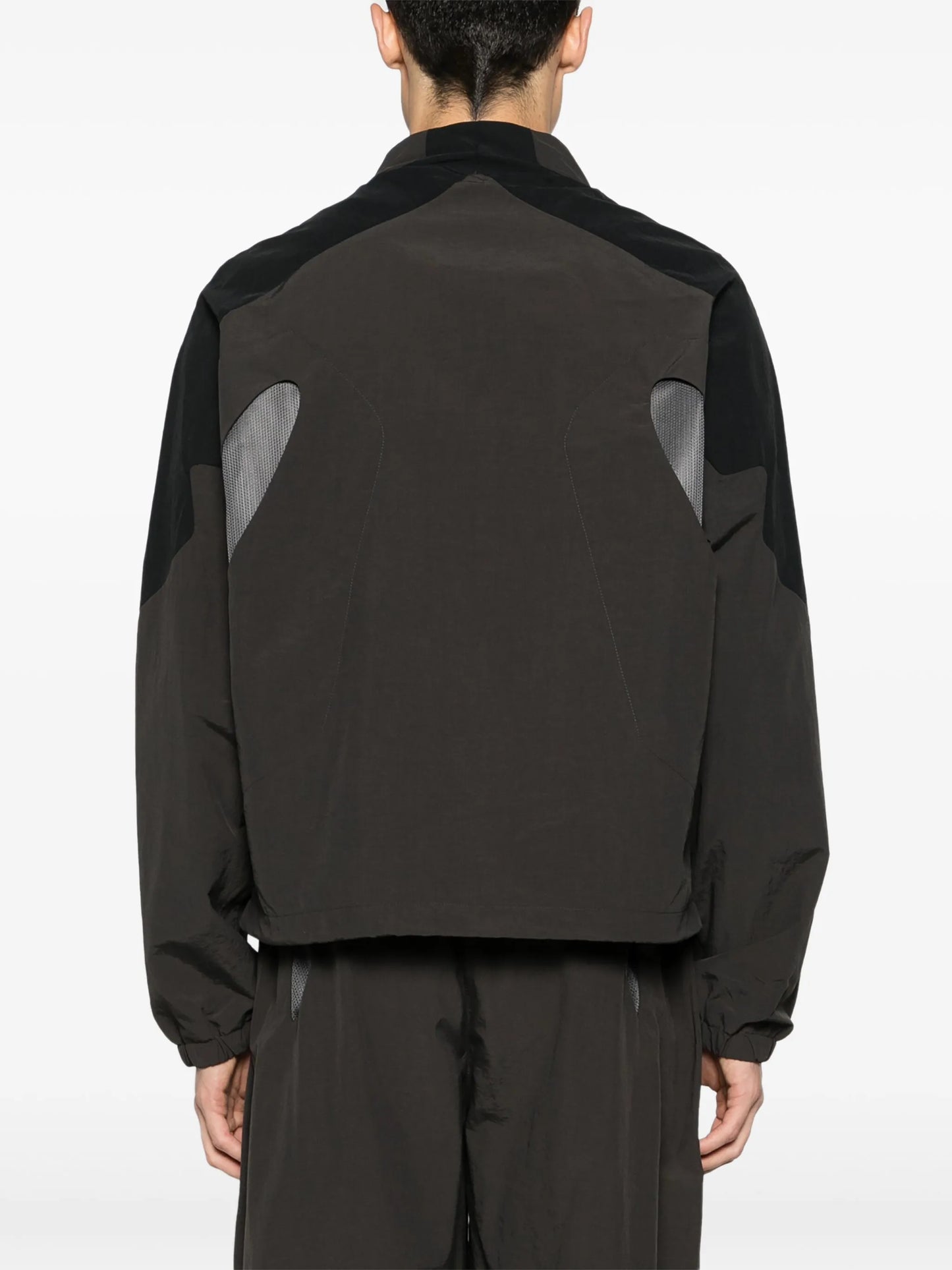 Aperture cut-out windbreaker